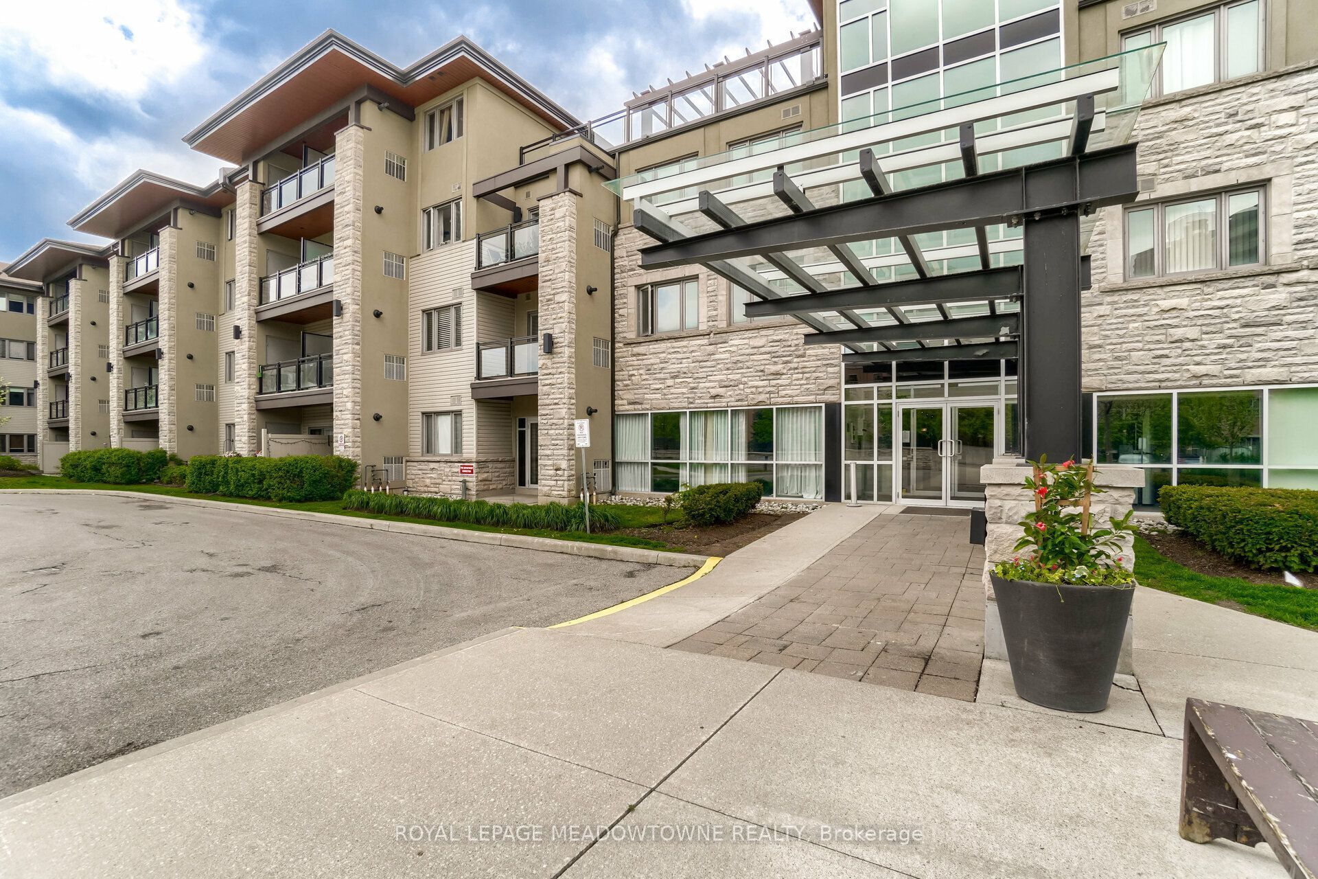 570 Lolita Gardens 119, Mississauga, ON L5A 0A1 photo 3