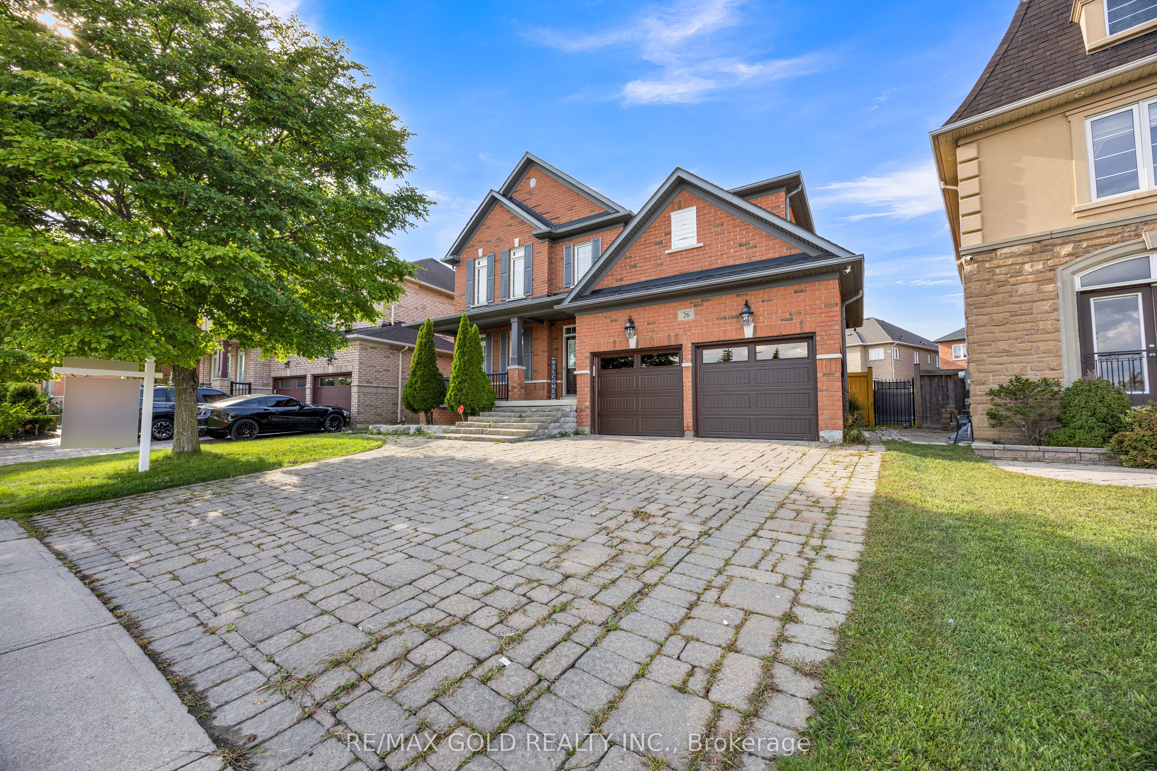 26 Mount Royal Circle, Brampton, ON L6P 1Y7 photo 2