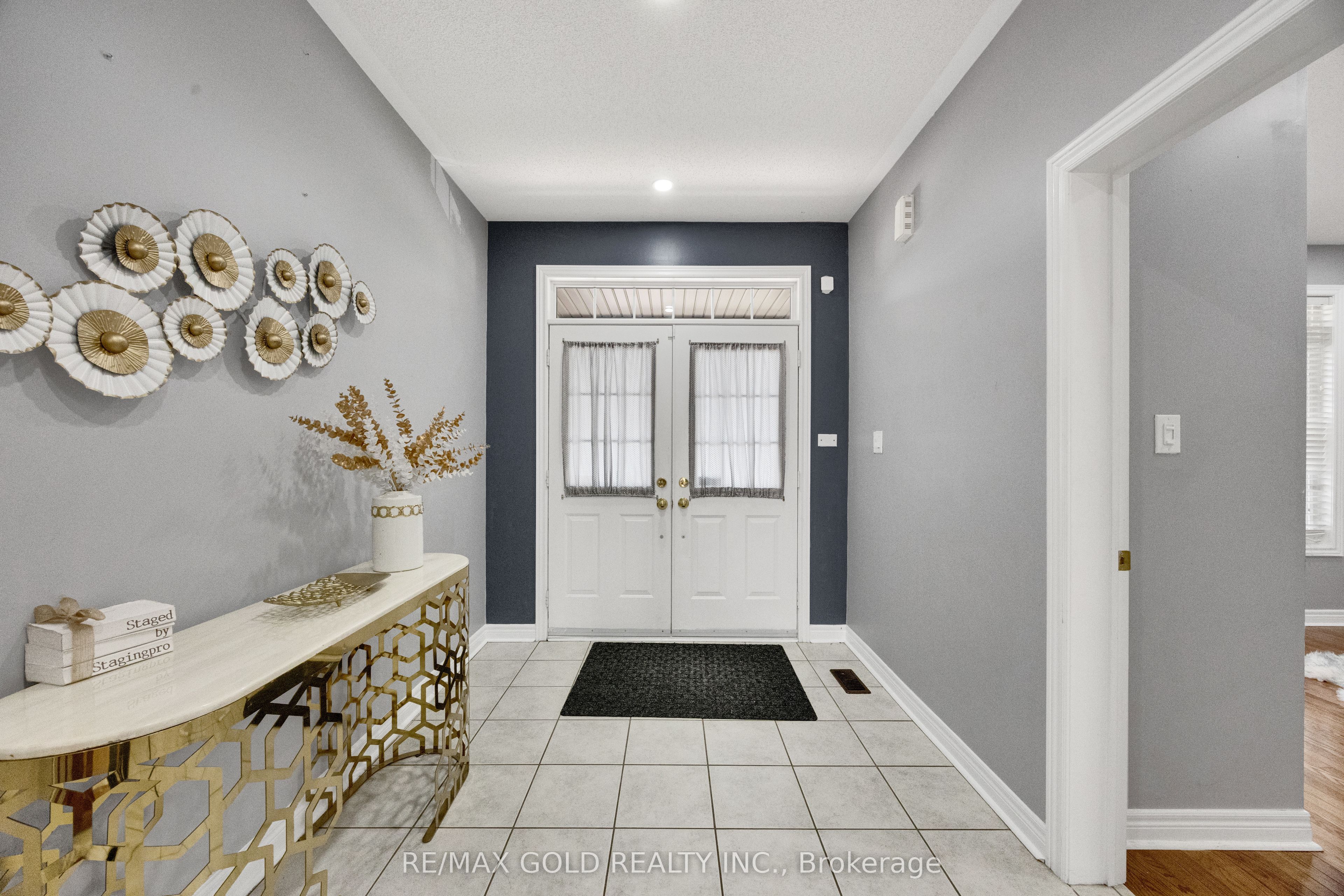 26 Mount Royal Circle, Brampton, ON L6P 1Y7 photo 5