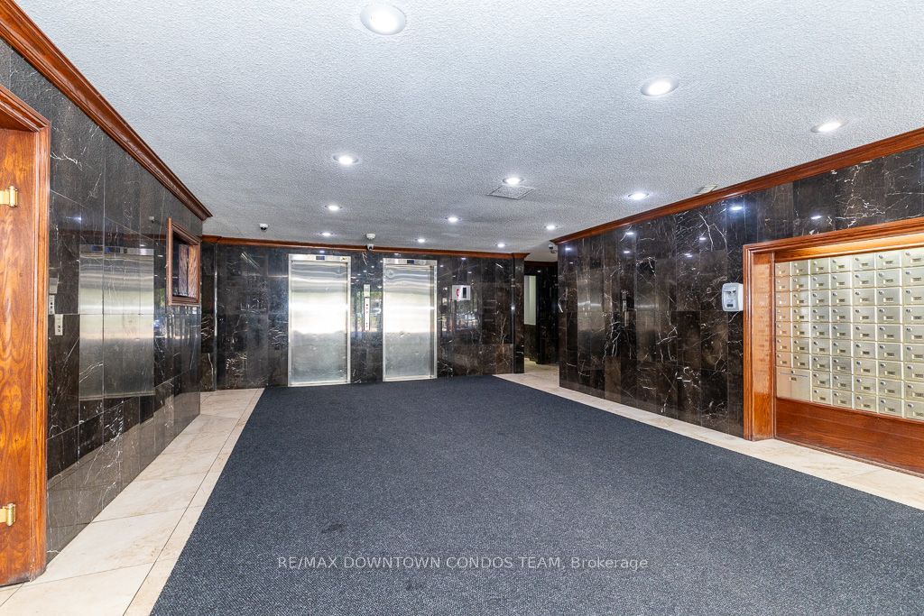 10 Tobermory Drive 1004, Toronto, ON M3N 2Y5 photo 3