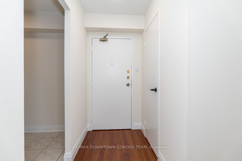 10 Tobermory Drive 1004, Toronto, ON M3N 2Y5 photo 5