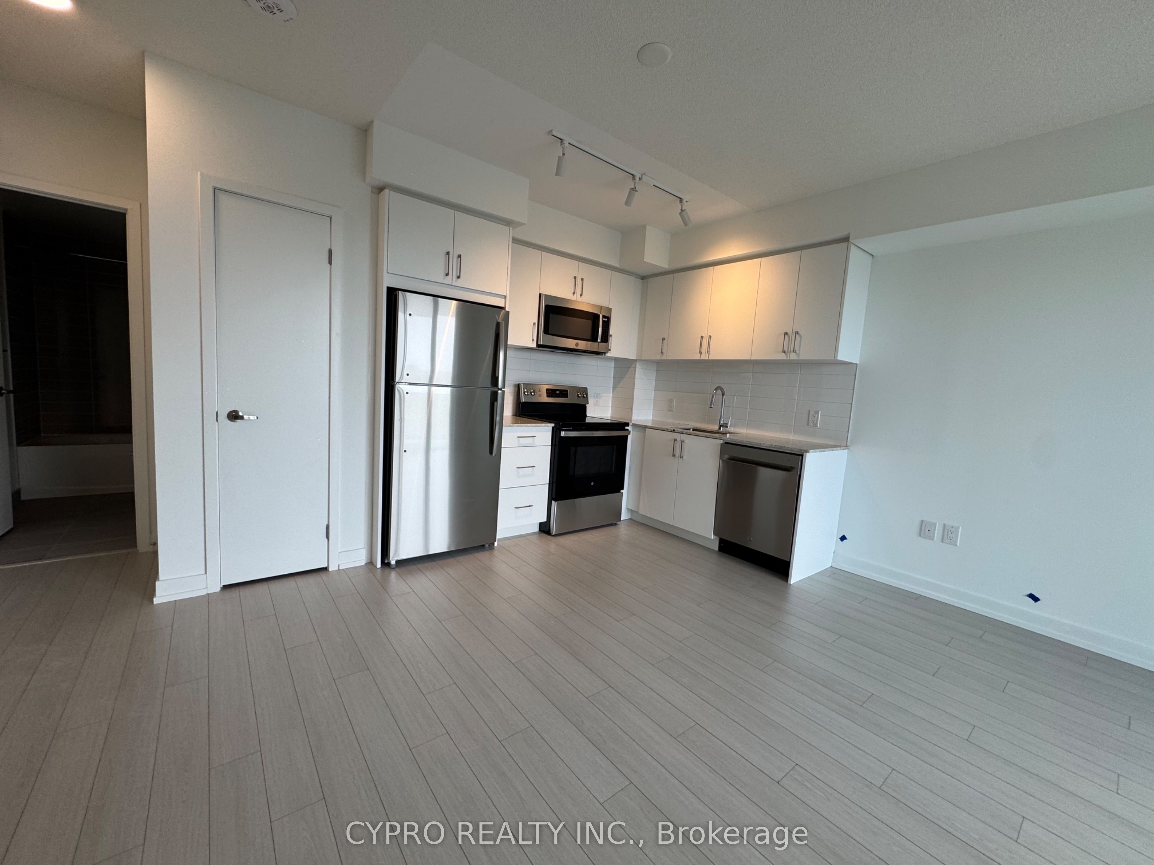 4010 Eglinton Avenue 1503, Toronto, ON M9A 0G5 photo 2