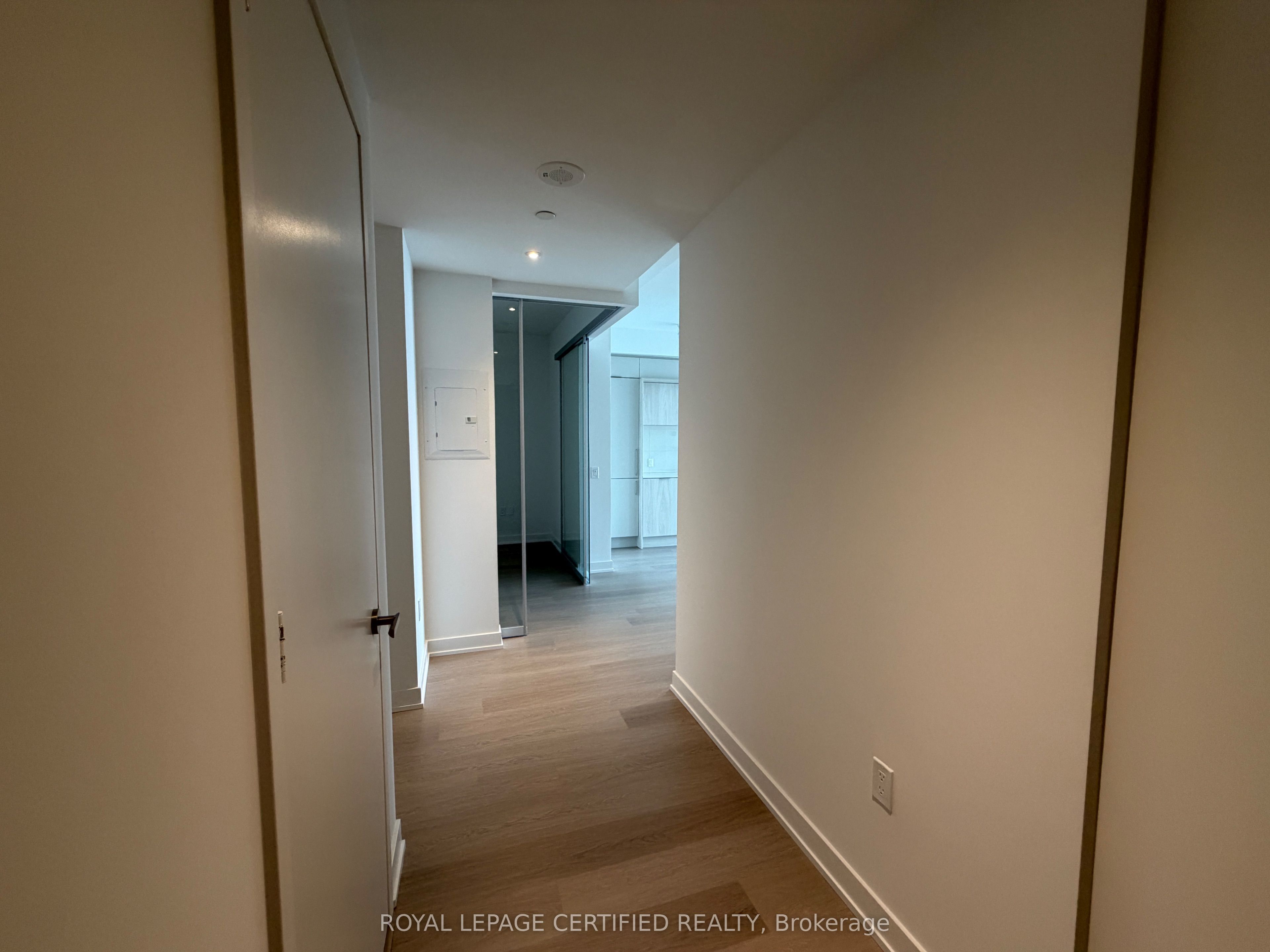 448 Burnhamthorpe Rd W 6407, Mississauga, ON L5B 0R4 photo 2
