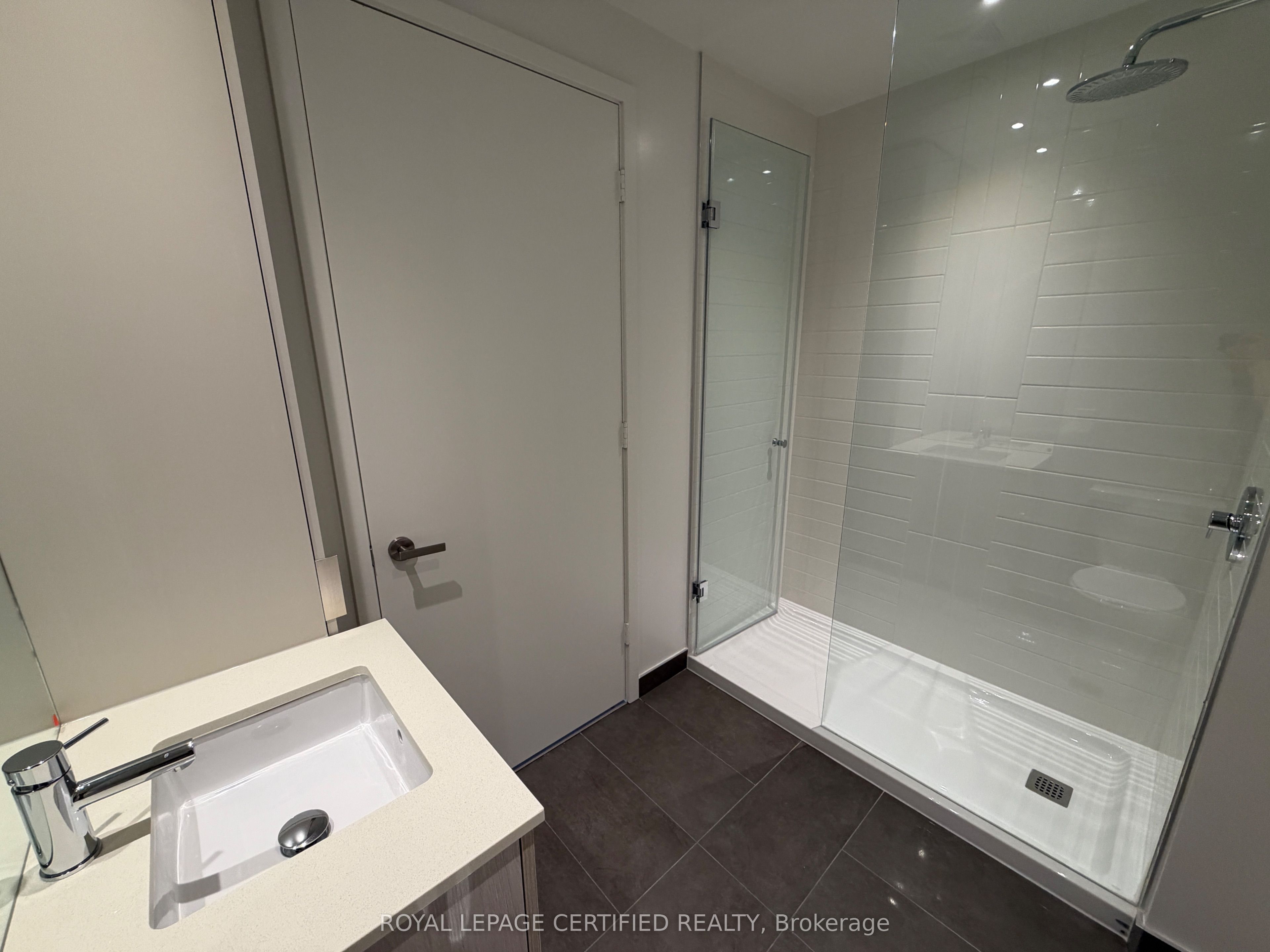 448 Burnhamthorpe Rd W 6407, Mississauga, ON L5B 0R4 photo 4
