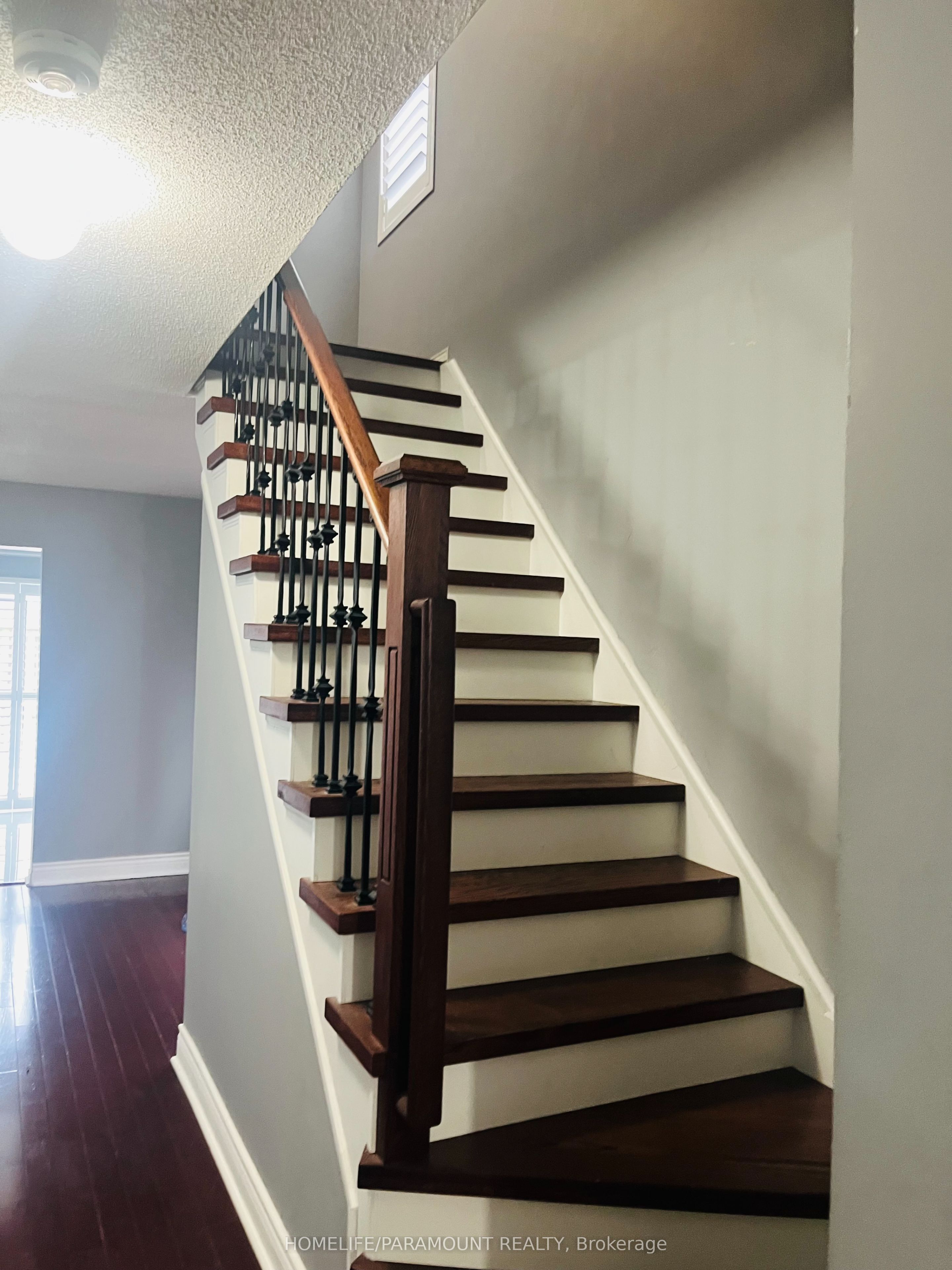 27 Lonestar Crescent, Brampton, ON L7A 2H9 photo 3
