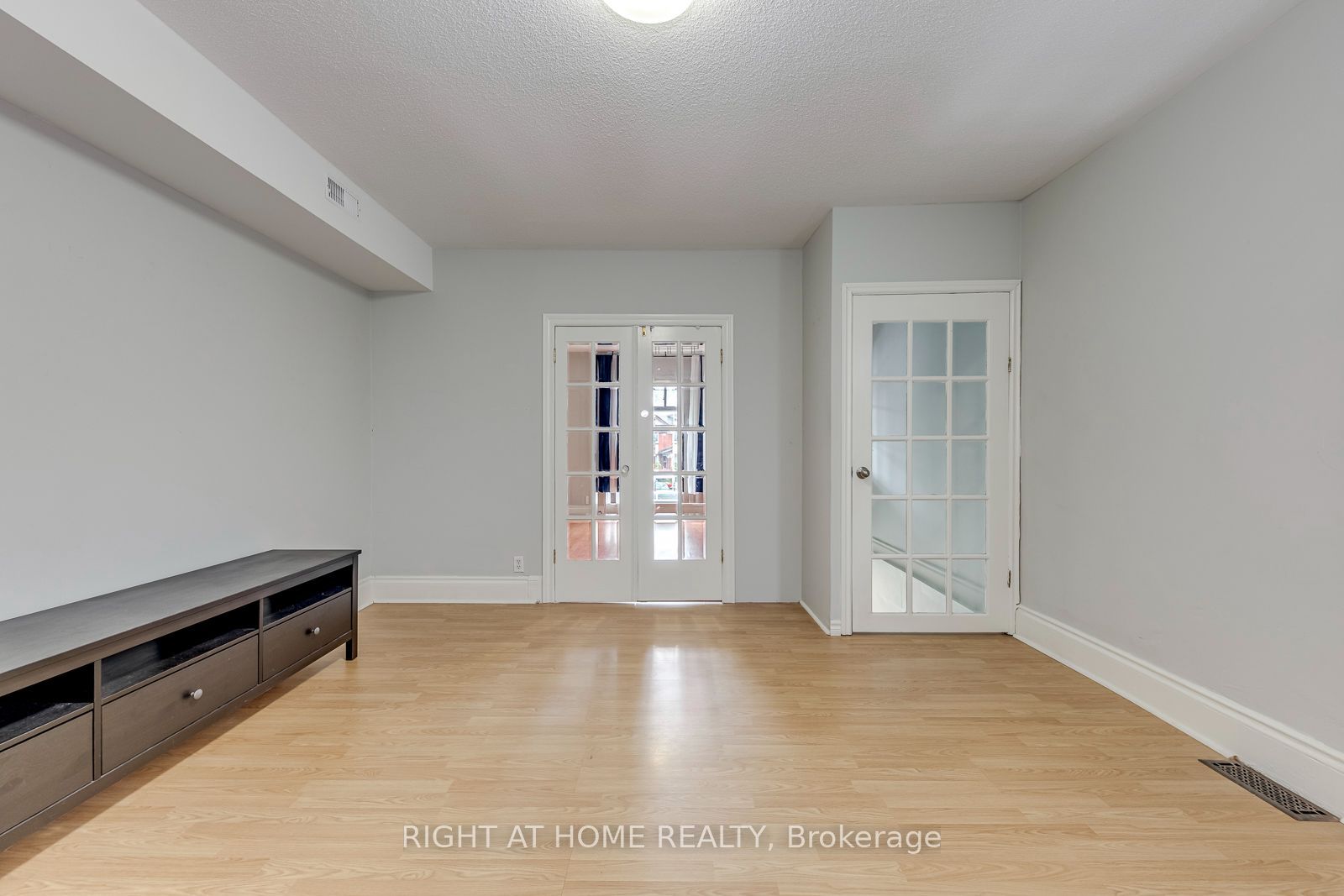 3146 Dundas St Street W A, Toronto, ON M6P 2A1 photo 4