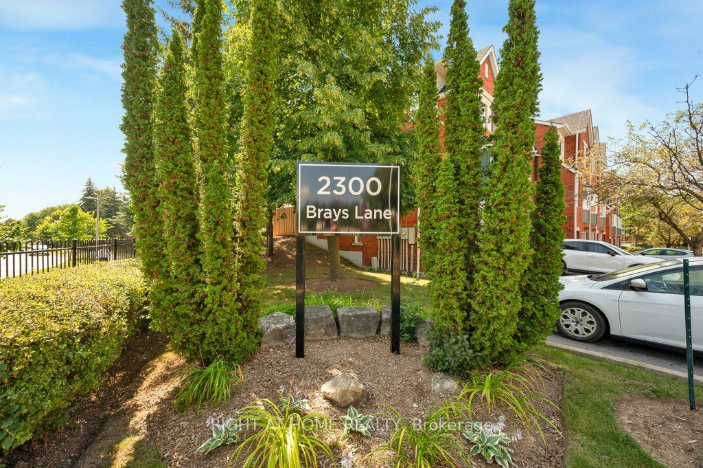 2300 Brays Lane 9, Oakville, ON L6M 3J9 photo 2