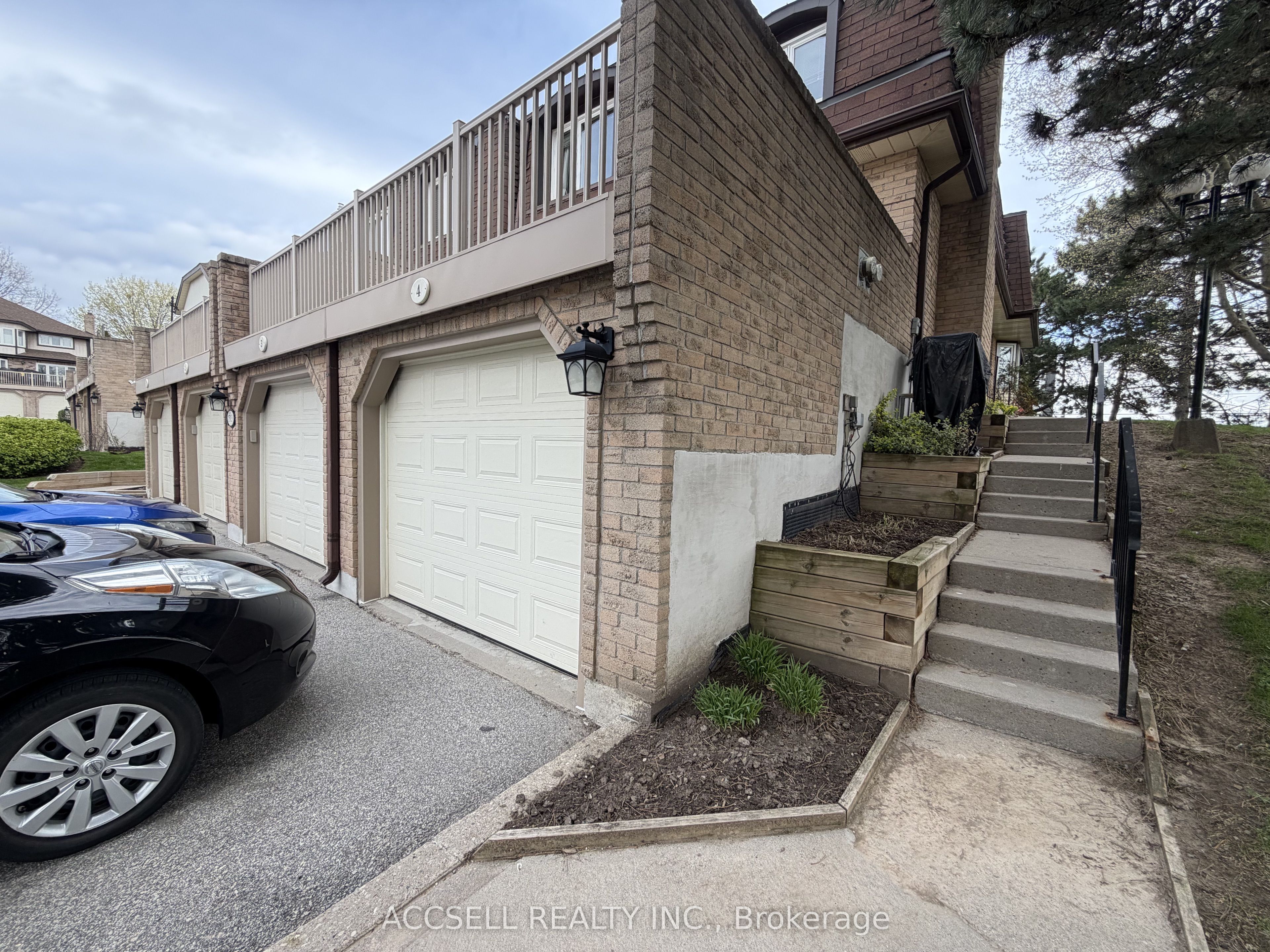 1510 Upper Middle Road 4, Burlington, ON L7P 4M5