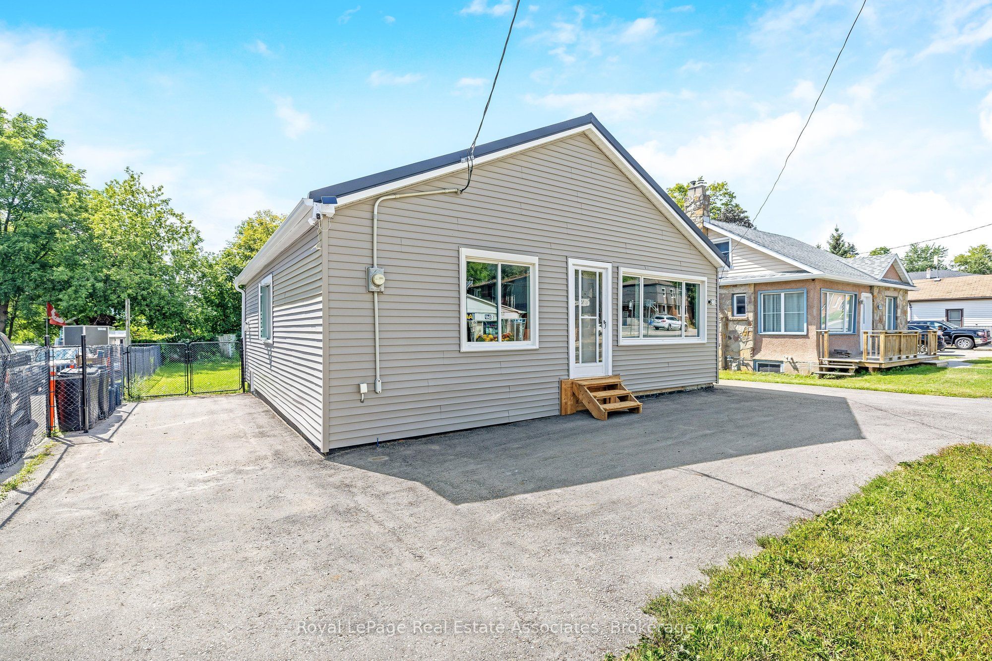 98 Main Street N, Halton Hills, ON L7J 1W2 photo 4