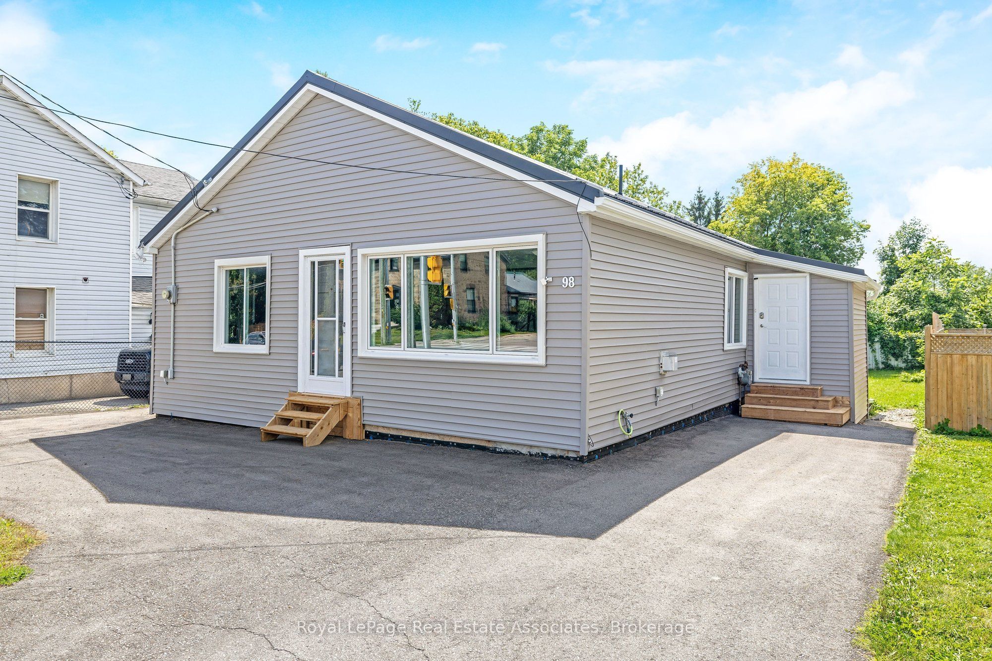 98 Main Street N, Halton Hills, ON L7J 1W2 photo 5