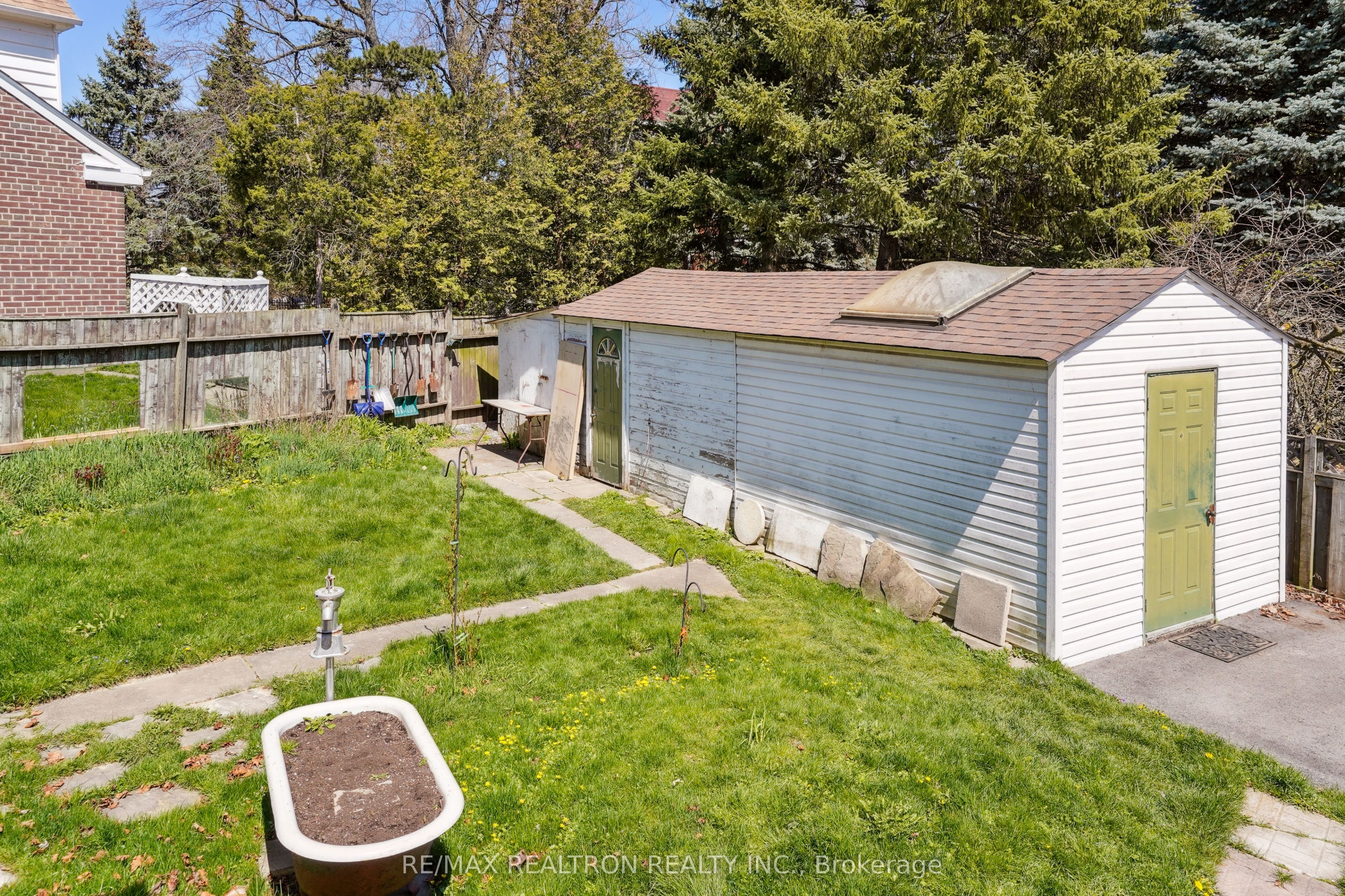 2585 Lake Shore Boulevard W Lower Level, Toronto, ON M8V 1G3 photo 3
