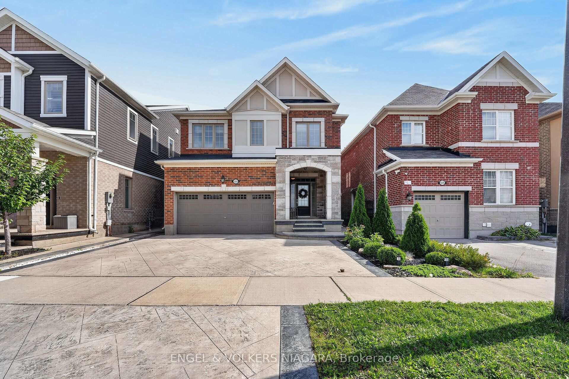 1221 Rose Way S, Milton, ON L9E 1L9 photo 2