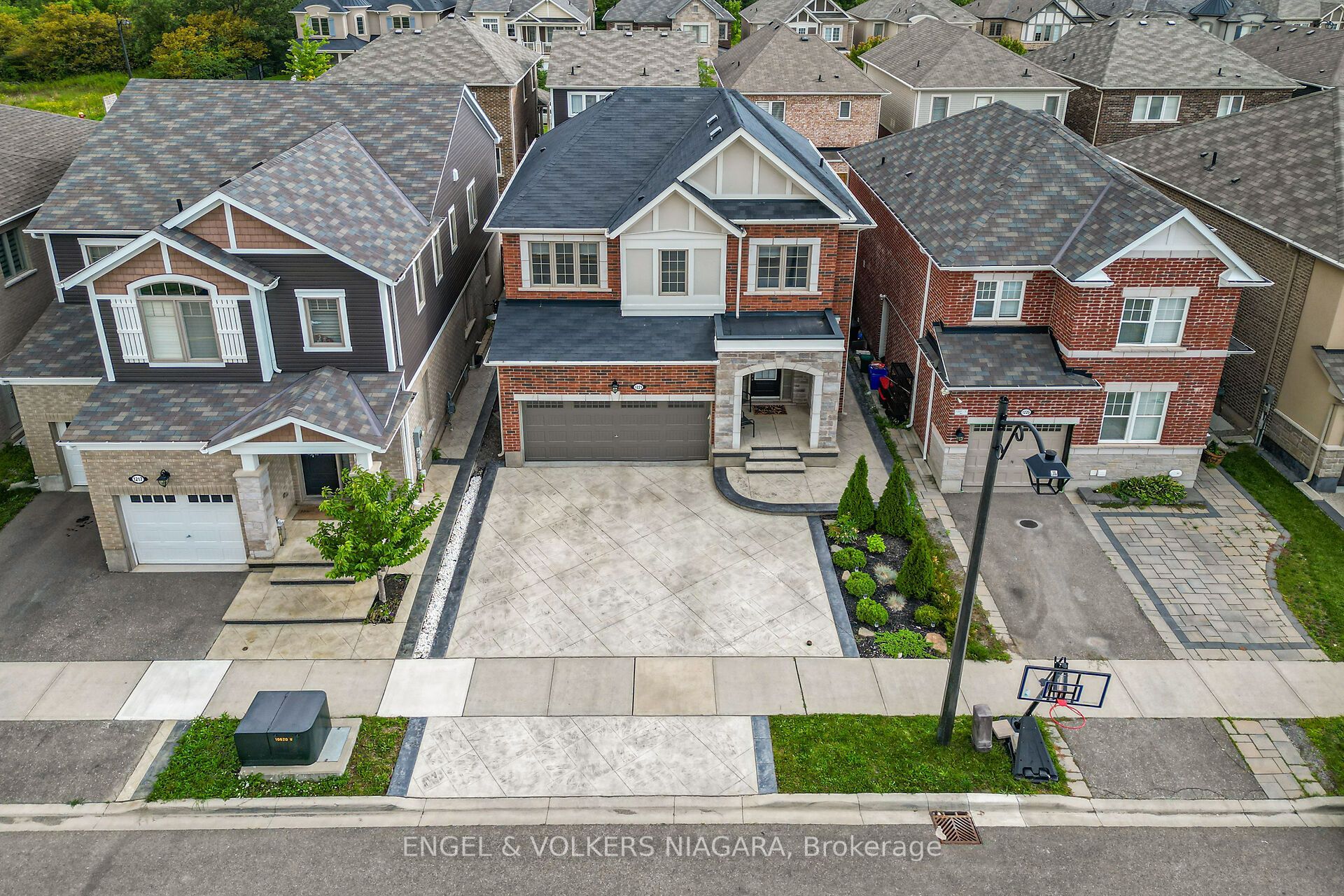 1221 Rose Way S, Milton, ON L9E 1L9 photo 3
