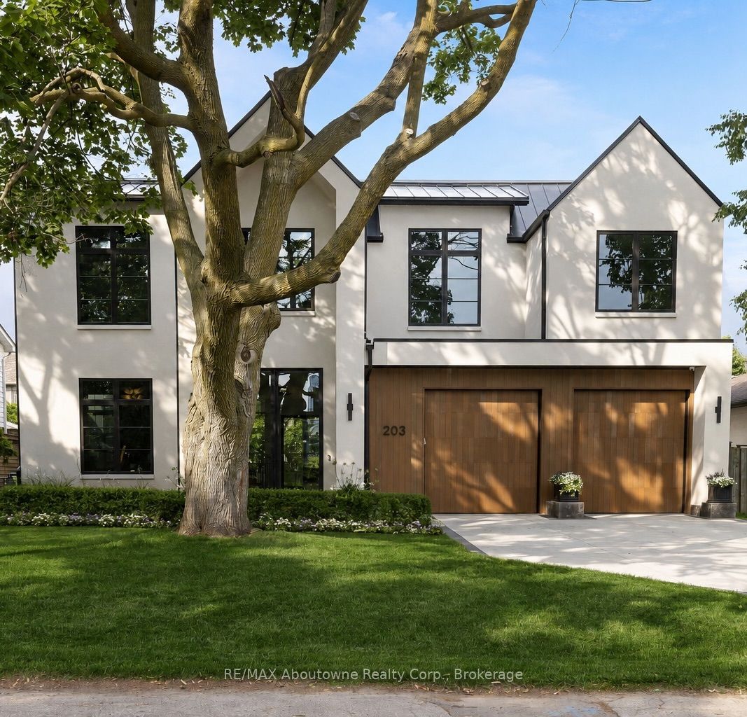 203 Weybourne Road, Oakville, ON L6K 2T7