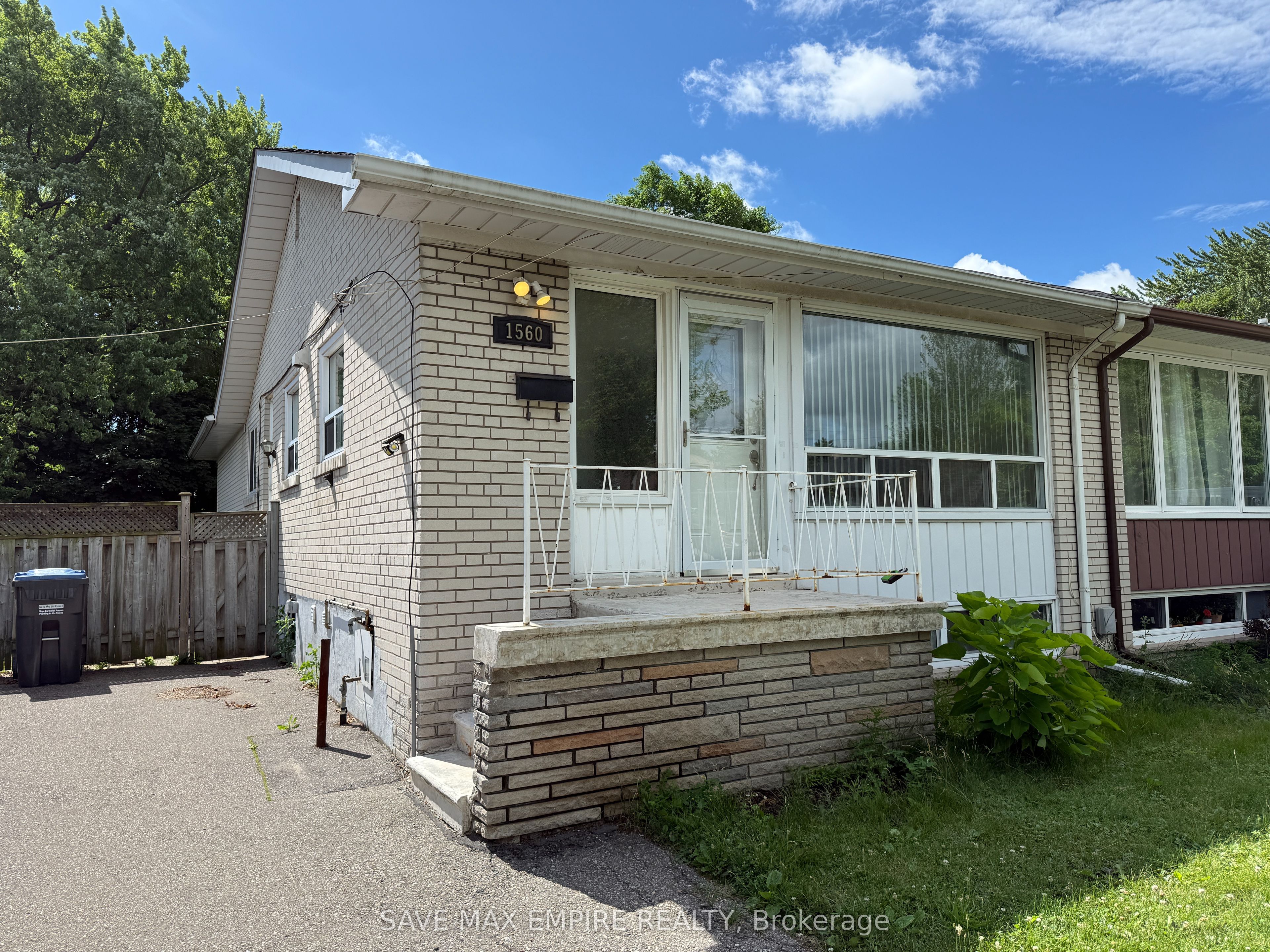 1560 Sandgate Crescent, Mississauga, ON L5J 2E5
