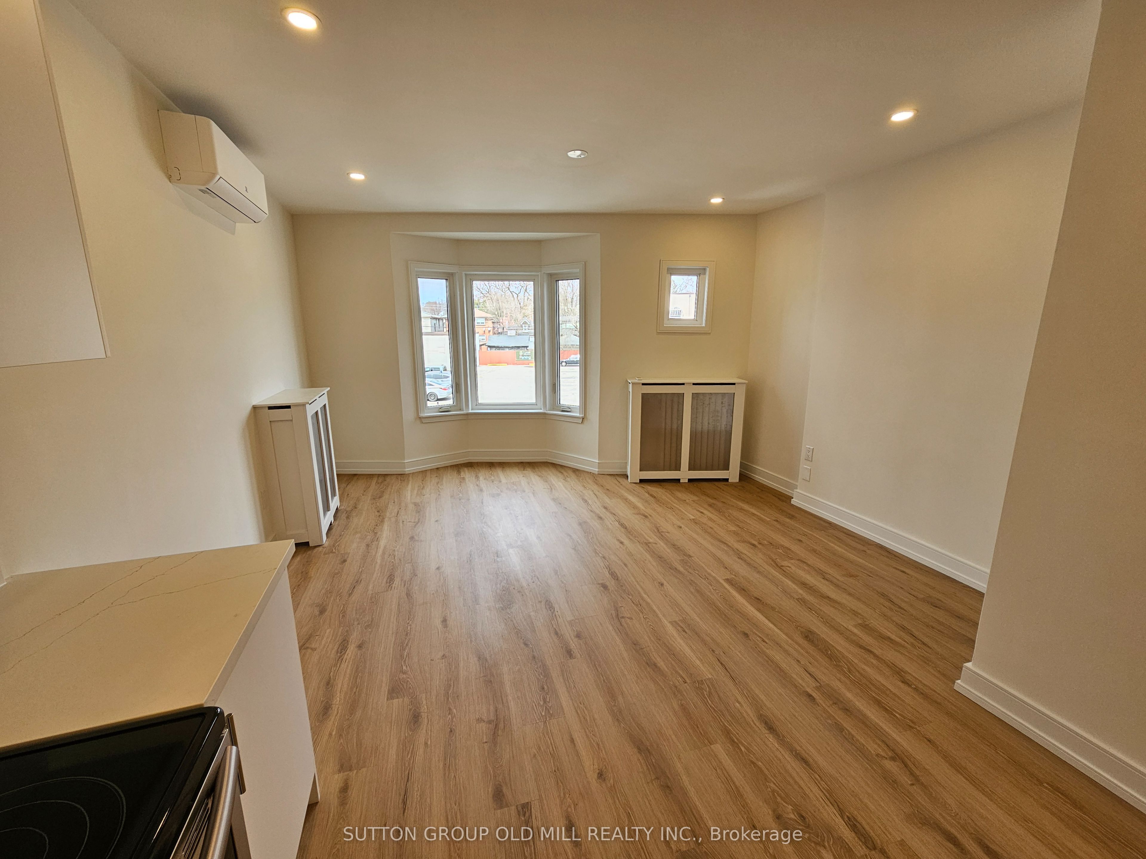3293 Dundas Street W 2nd Floor, Toronto, ON M6P 2A5 photo 2