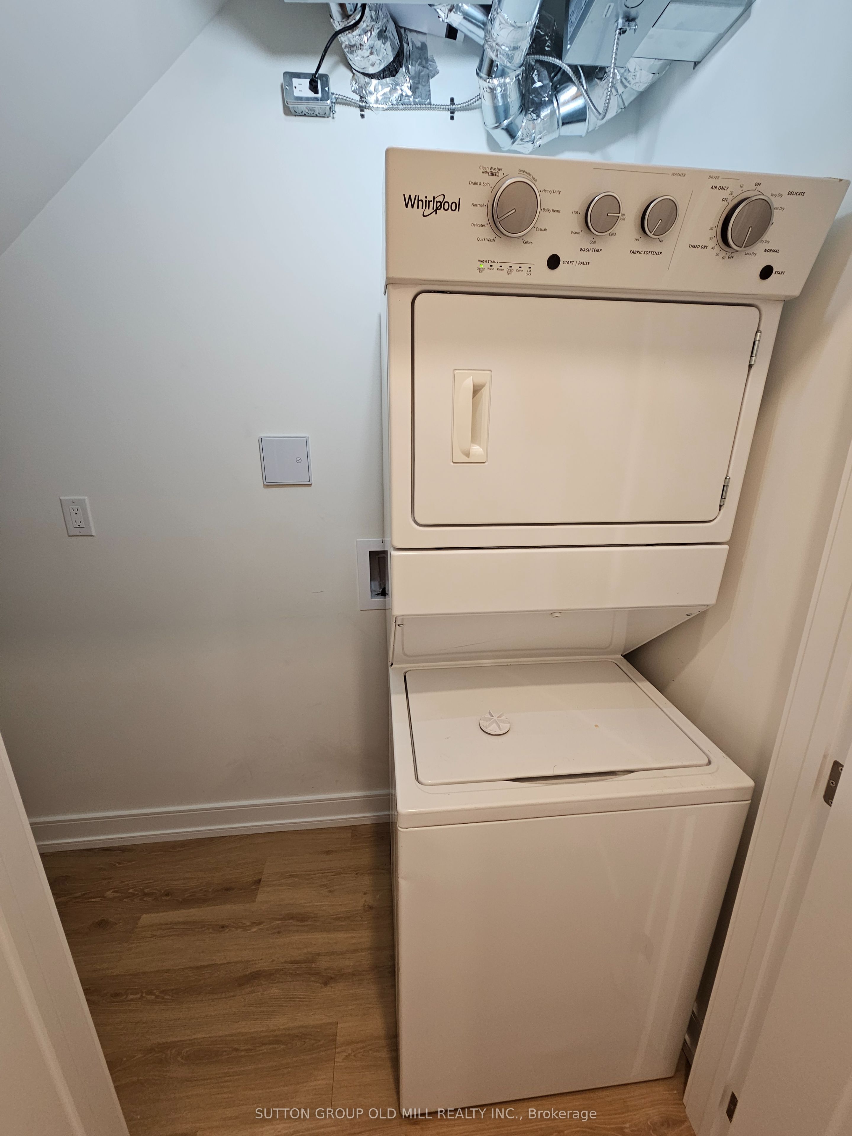 3293 Dundas Street W 2nd Floor, Toronto, ON M6P 2A5 photo 4