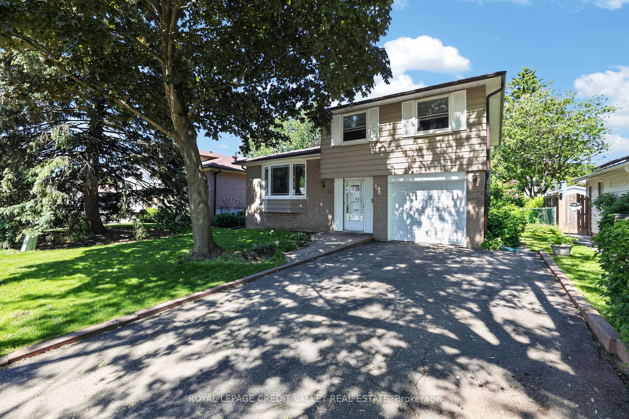 32 Farmington Drive, Brampton, ON L6W 2V2 photo 2