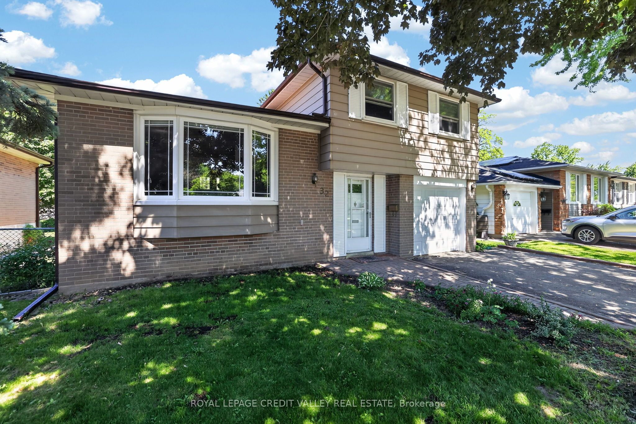 32 Farmington Drive, Brampton, ON L6W 2V2 photo 3