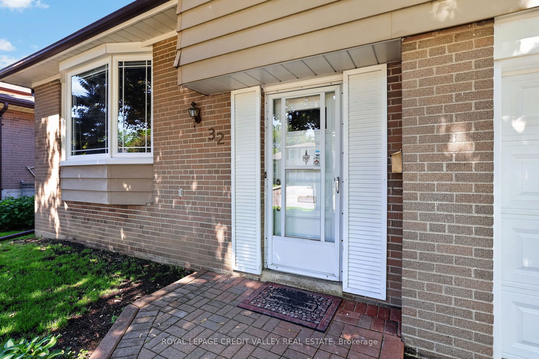 32 Farmington Drive, Brampton, ON L6W 2V2 photo 4