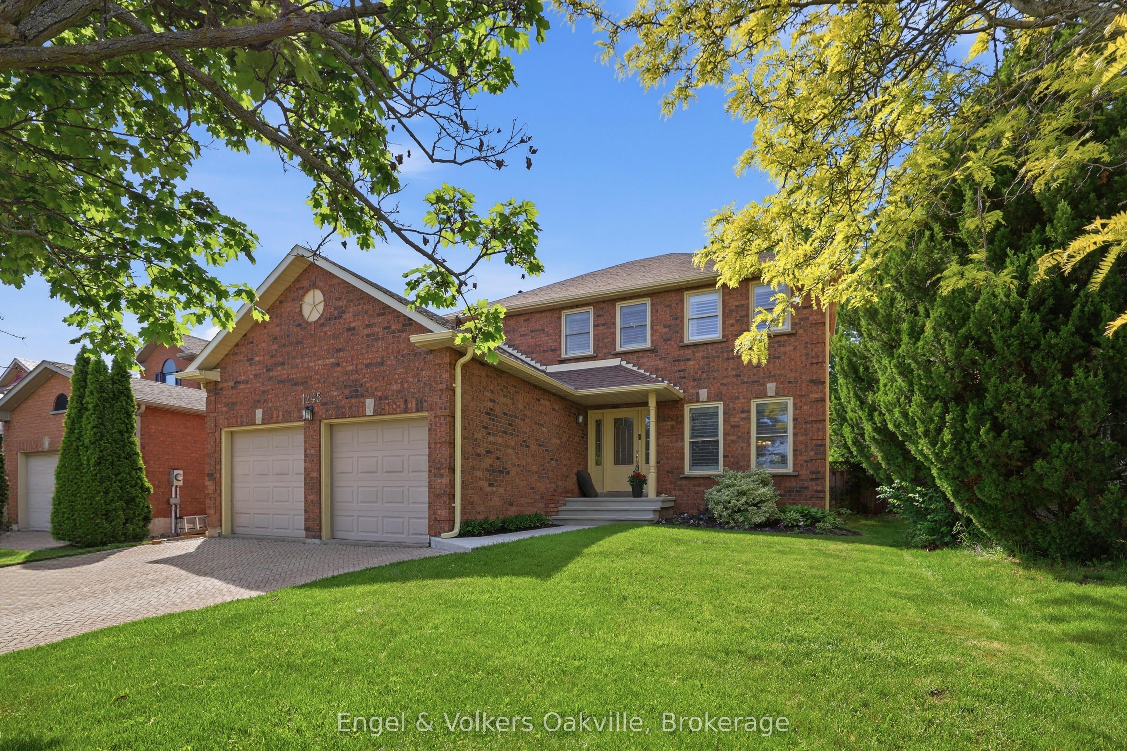 1245 Creekside Drive, Oakville, ON L6H 4Y8