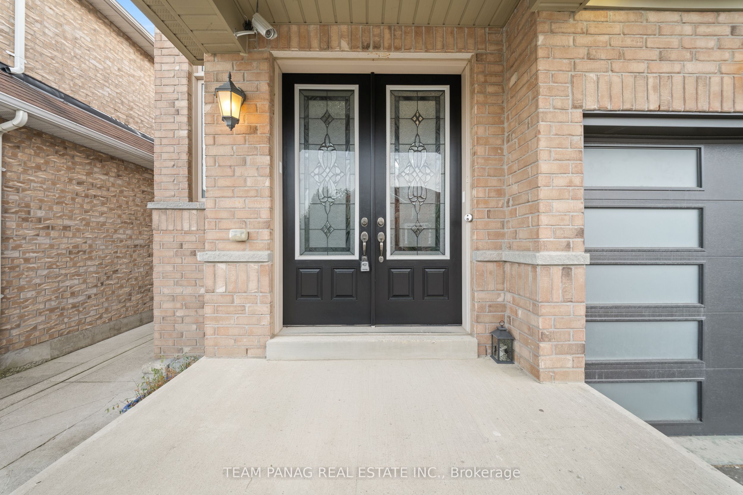 91 Campwood Crescent, Brampton, ON L6P 3S9 photo 3
