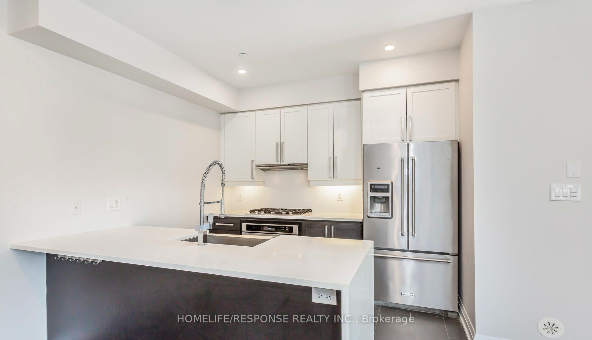 4020 PARKSIDE VILLAGE Drive TH1, Mississauga, ON L5B 0K2 photo 3