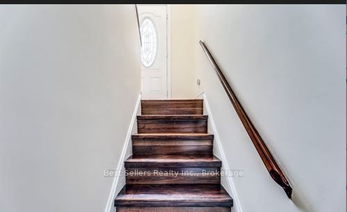 12 Bowshelm Court, Mississauga, ON L5N 1K1 photo 2