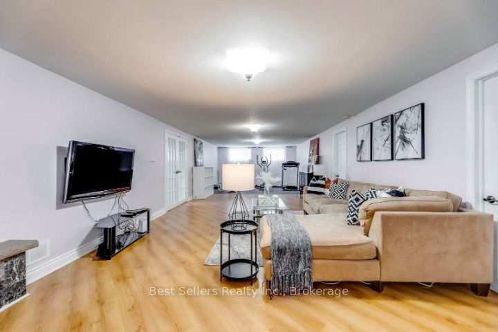 12 Bowshelm Court, Mississauga, ON L5N 1K1 photo 3