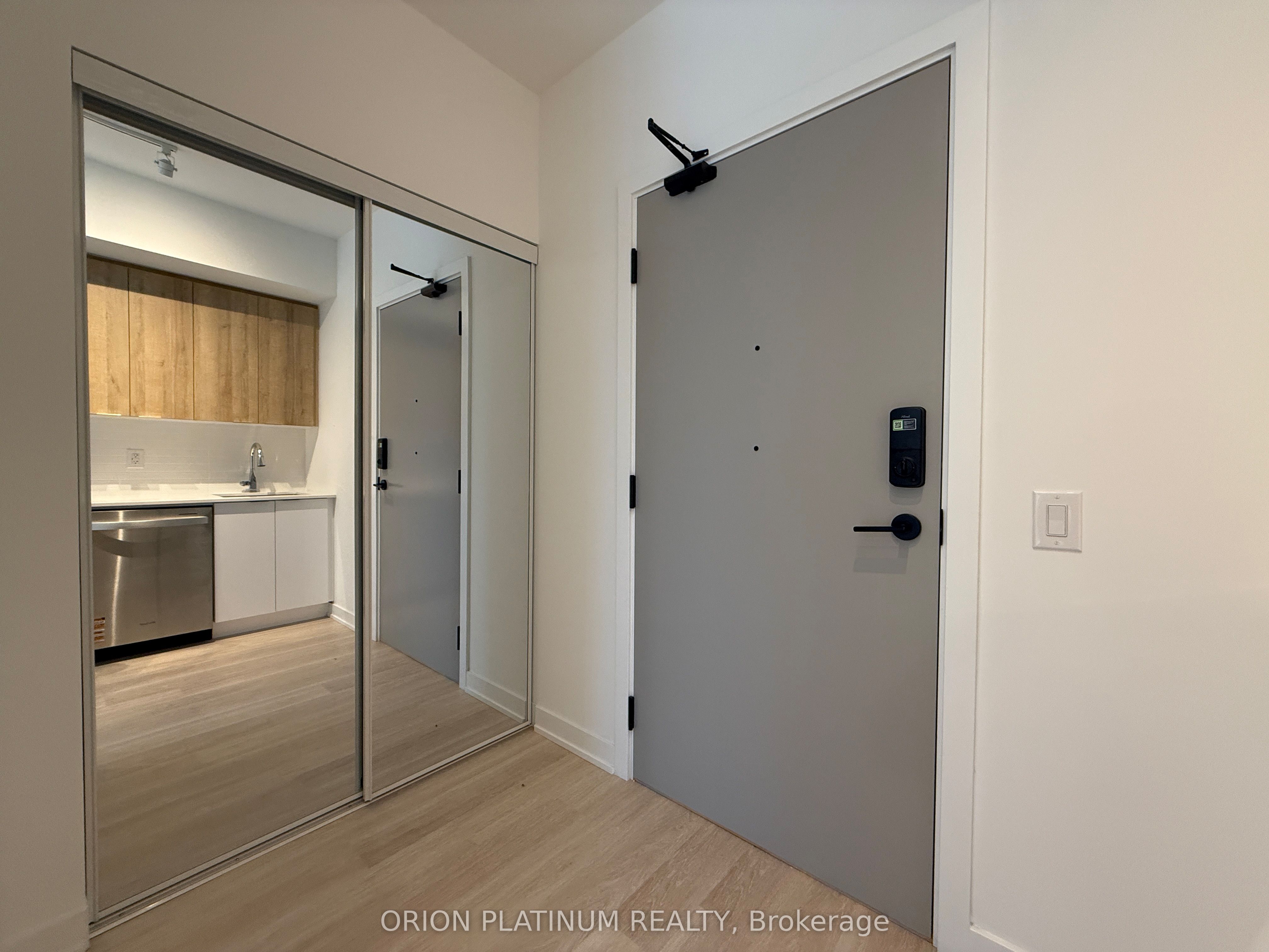 5105 Hurontario Street 631, Mississauga, ON L4Z 0C9 photo 2