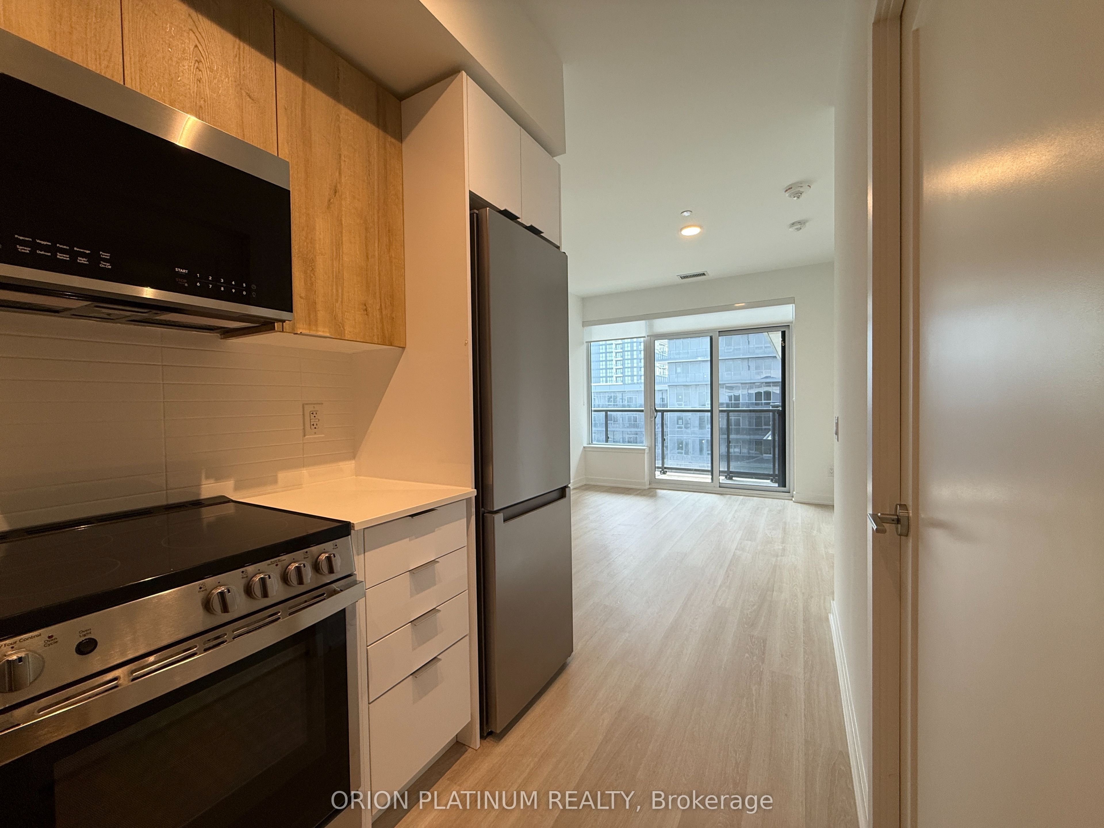 5105 Hurontario Street 631, Mississauga, ON L4Z 0C9 photo 3
