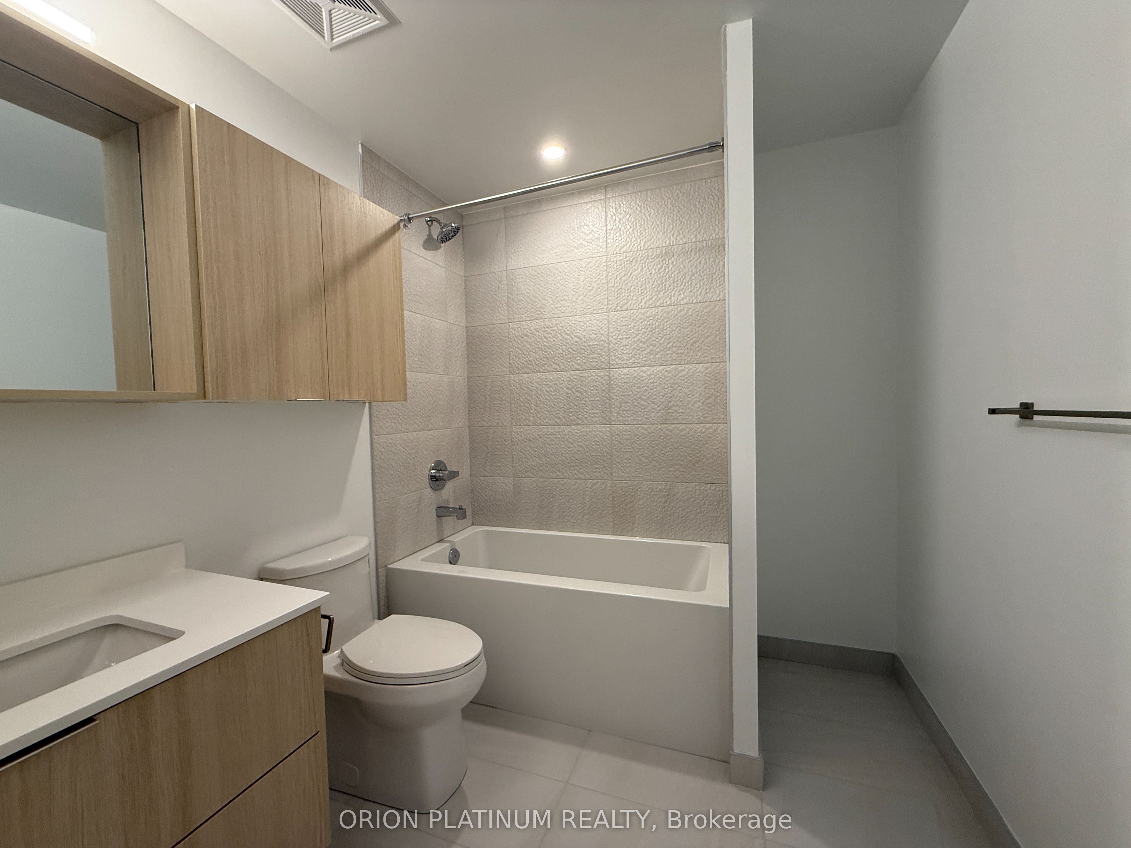 5105 Hurontario Street 631, Mississauga, ON L4Z 0C9 photo 4