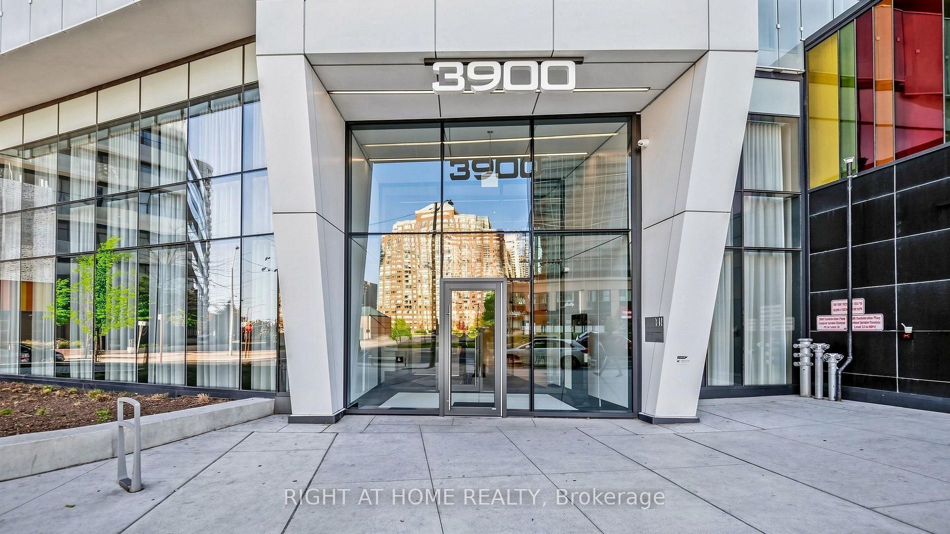 3900 Confederation Parkway 6001, Mississauga, ON L5B 0M3 photo 4