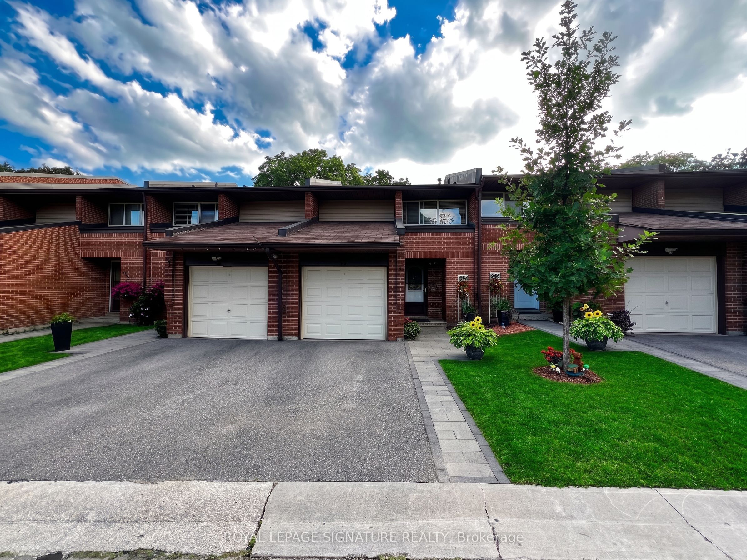 2301 Derry Road W 33, Mississauga, ON L5N 2R4
