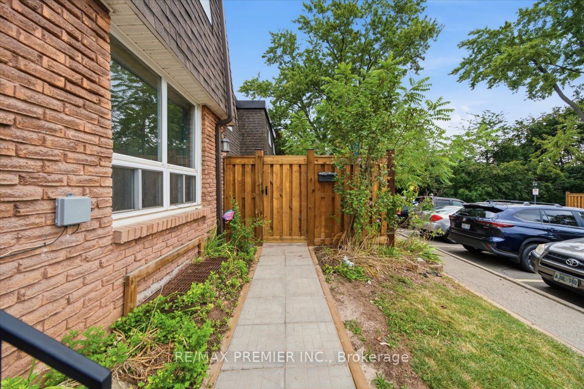 485 Timber Lane, Burlington, ON L7L 4B1 photo 3