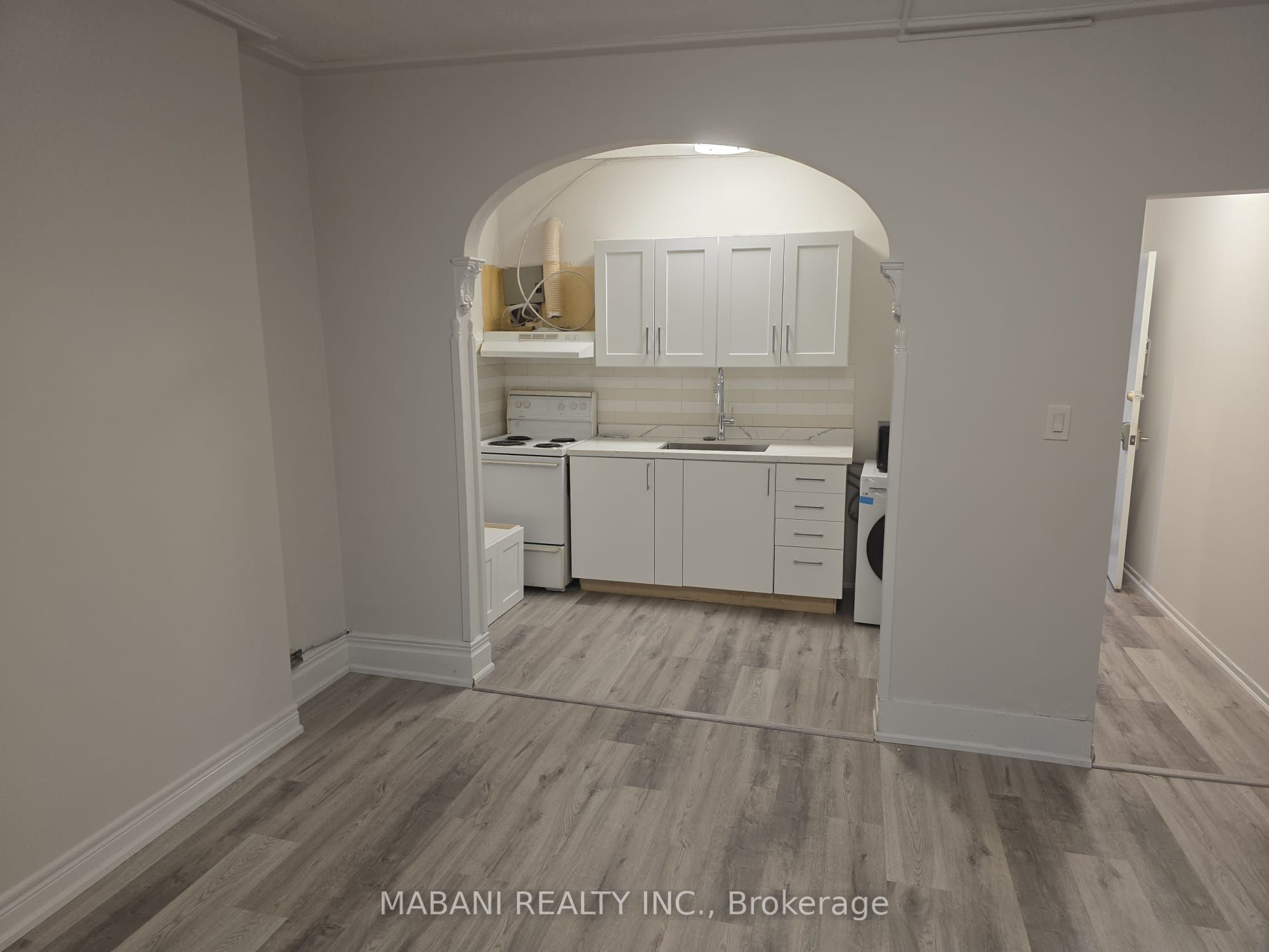 2239 Dundas Street W, Toronto, ON M6R 1X6 photo 2