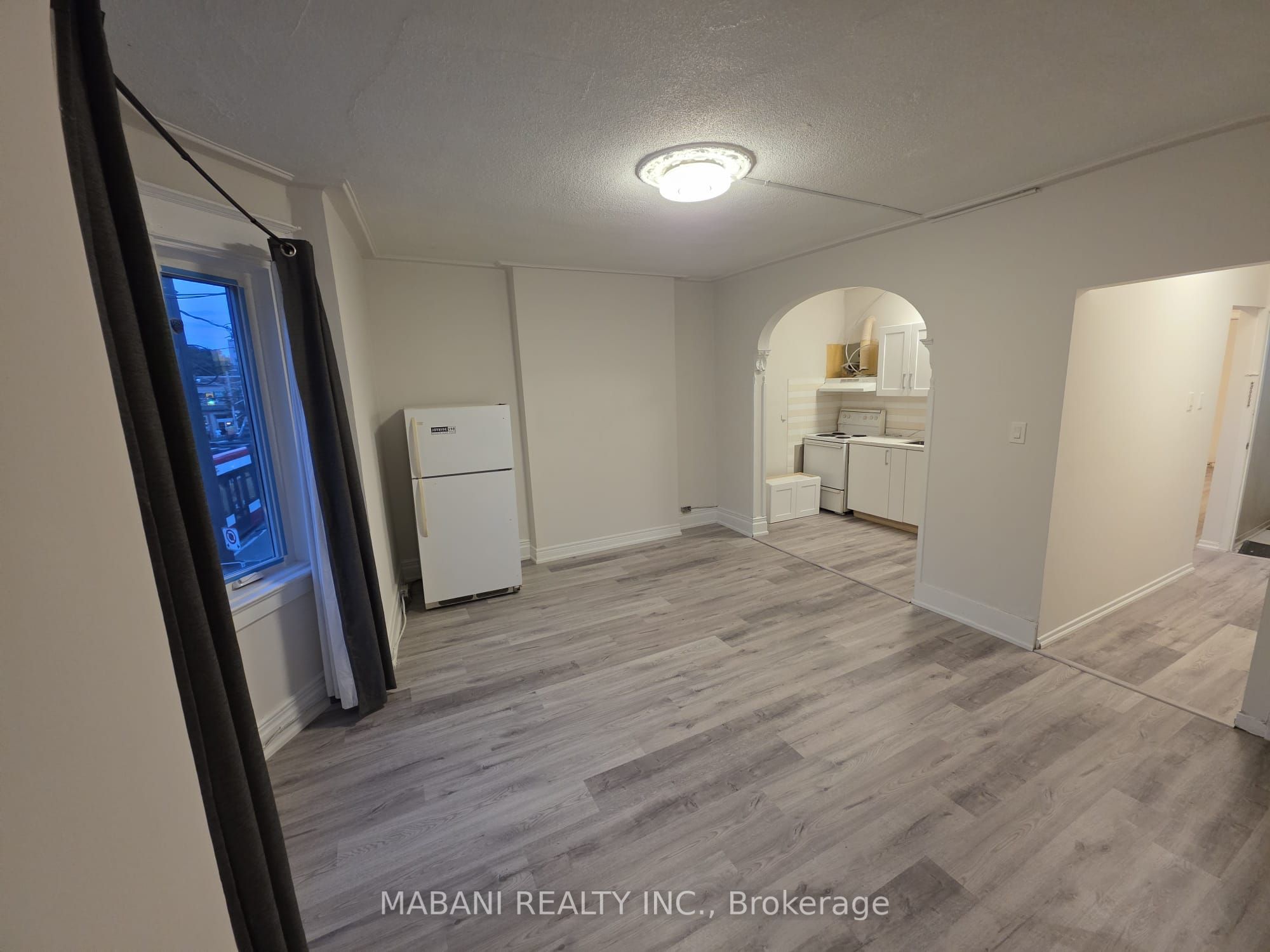 2239 Dundas Street W, Toronto, ON M6R 1X6 photo 3