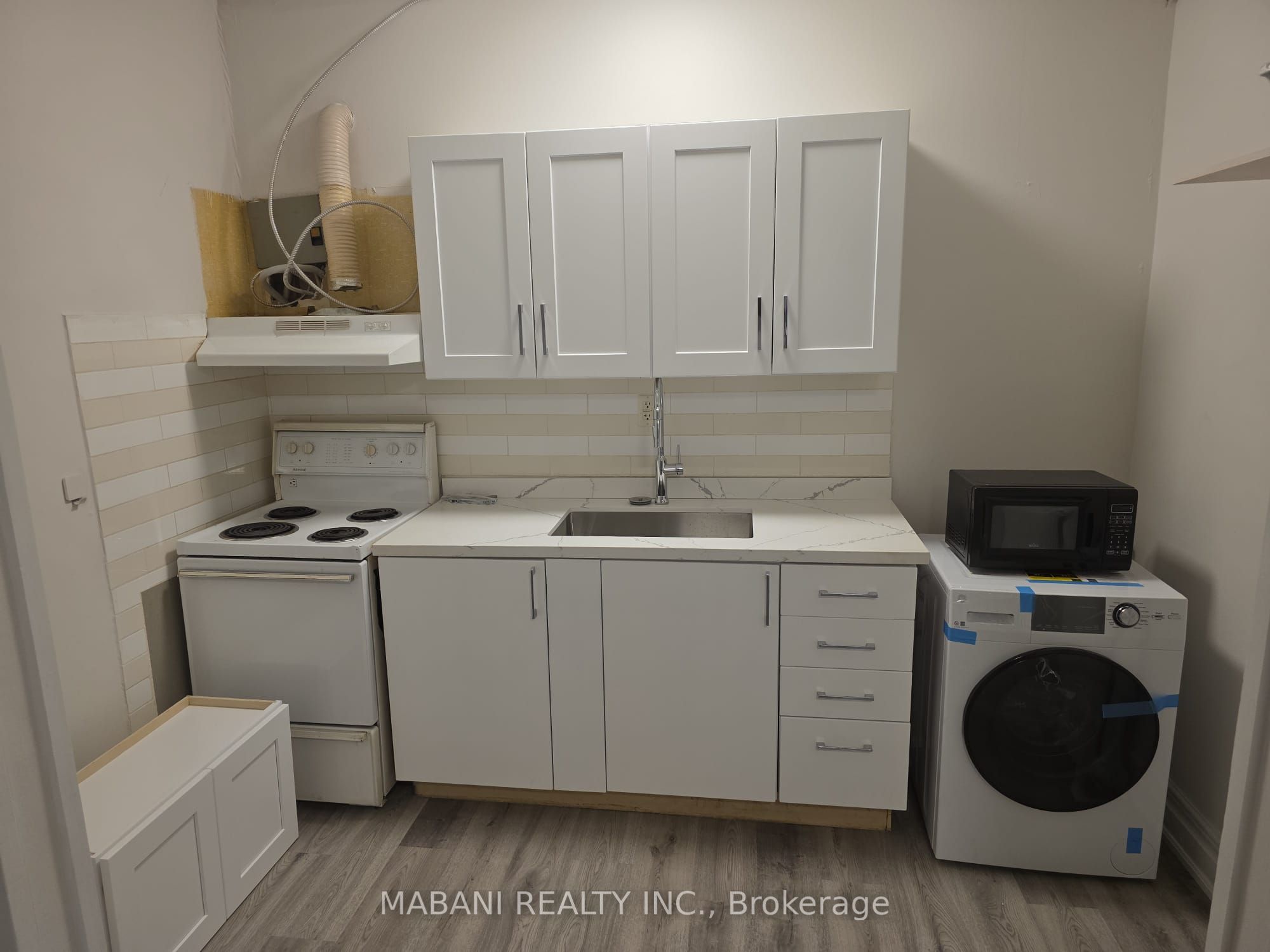 2239 Dundas Street W, Toronto, ON M6R 1X6 photo 5