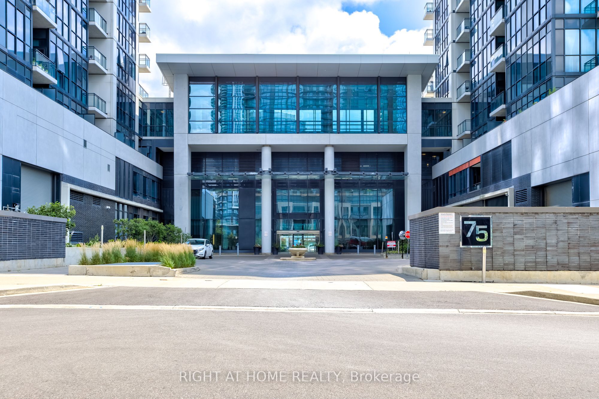 55 Eglinton Avenue W 101, Mississauga, ON L5R 0E4 photo 4