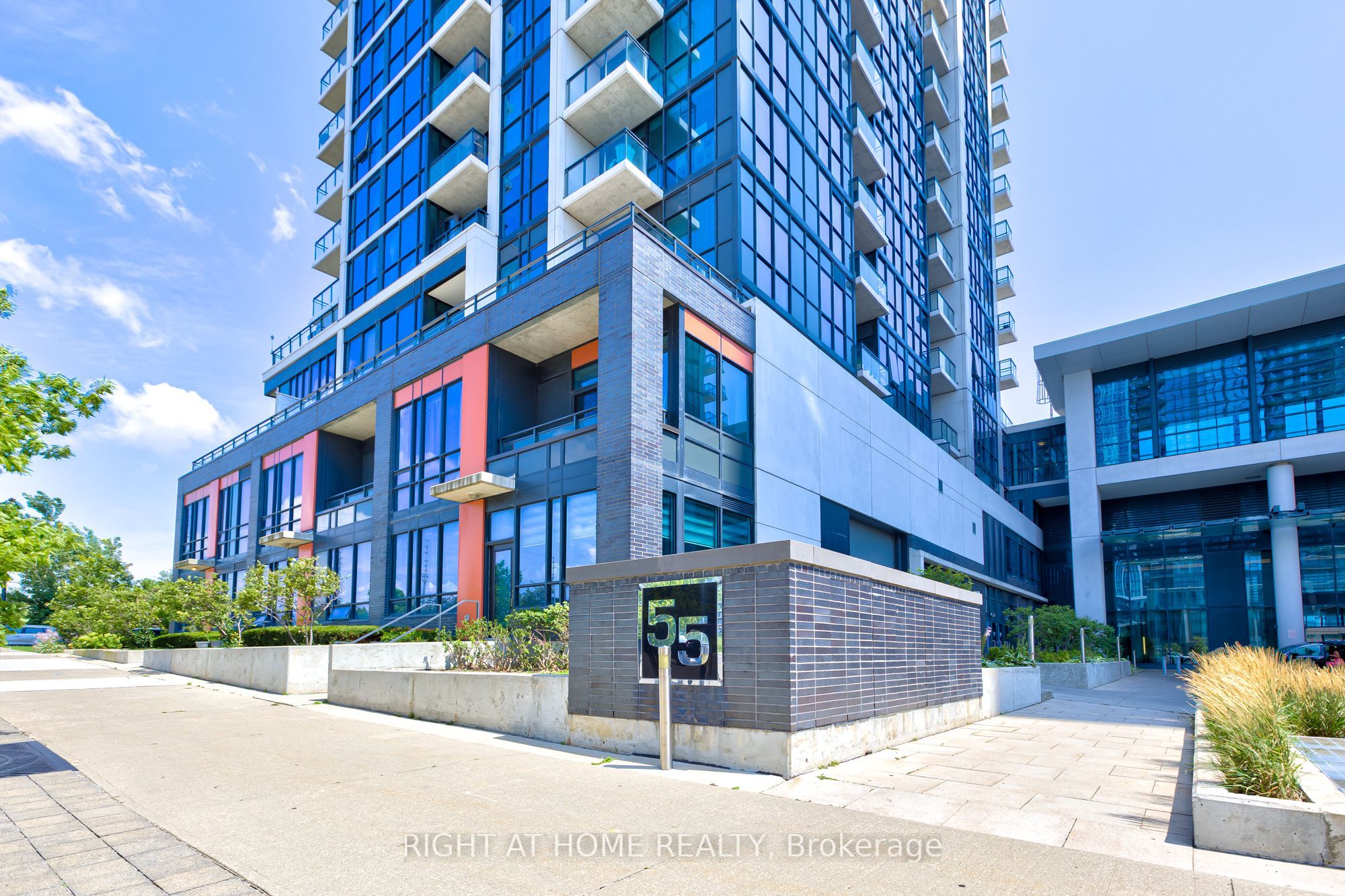 55 Eglinton Avenue W 101, Mississauga, ON L5R 0E4 photo 5