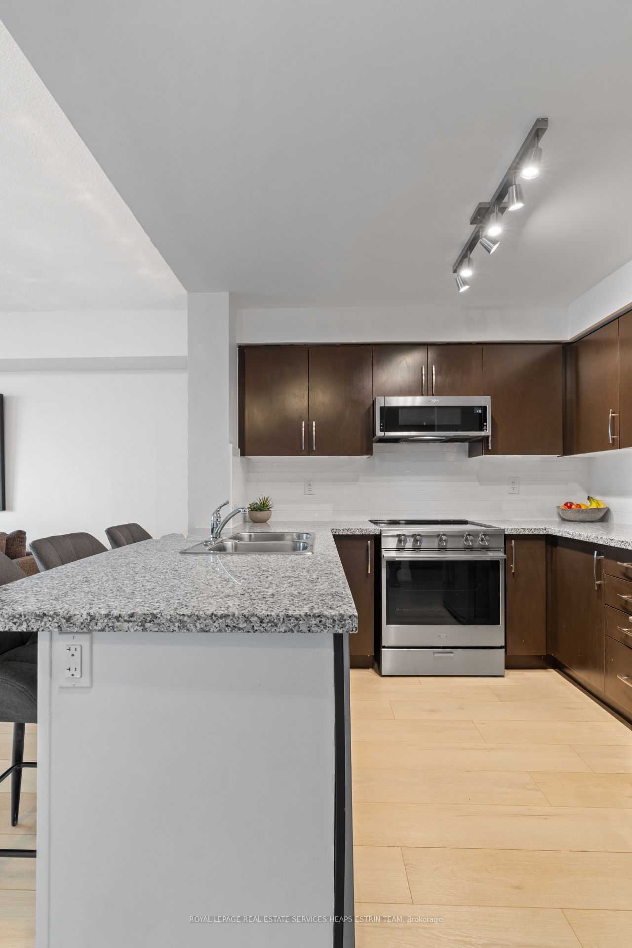 3 Michael Power Place 606, Toronto, ON M9A 0A2 photo 5