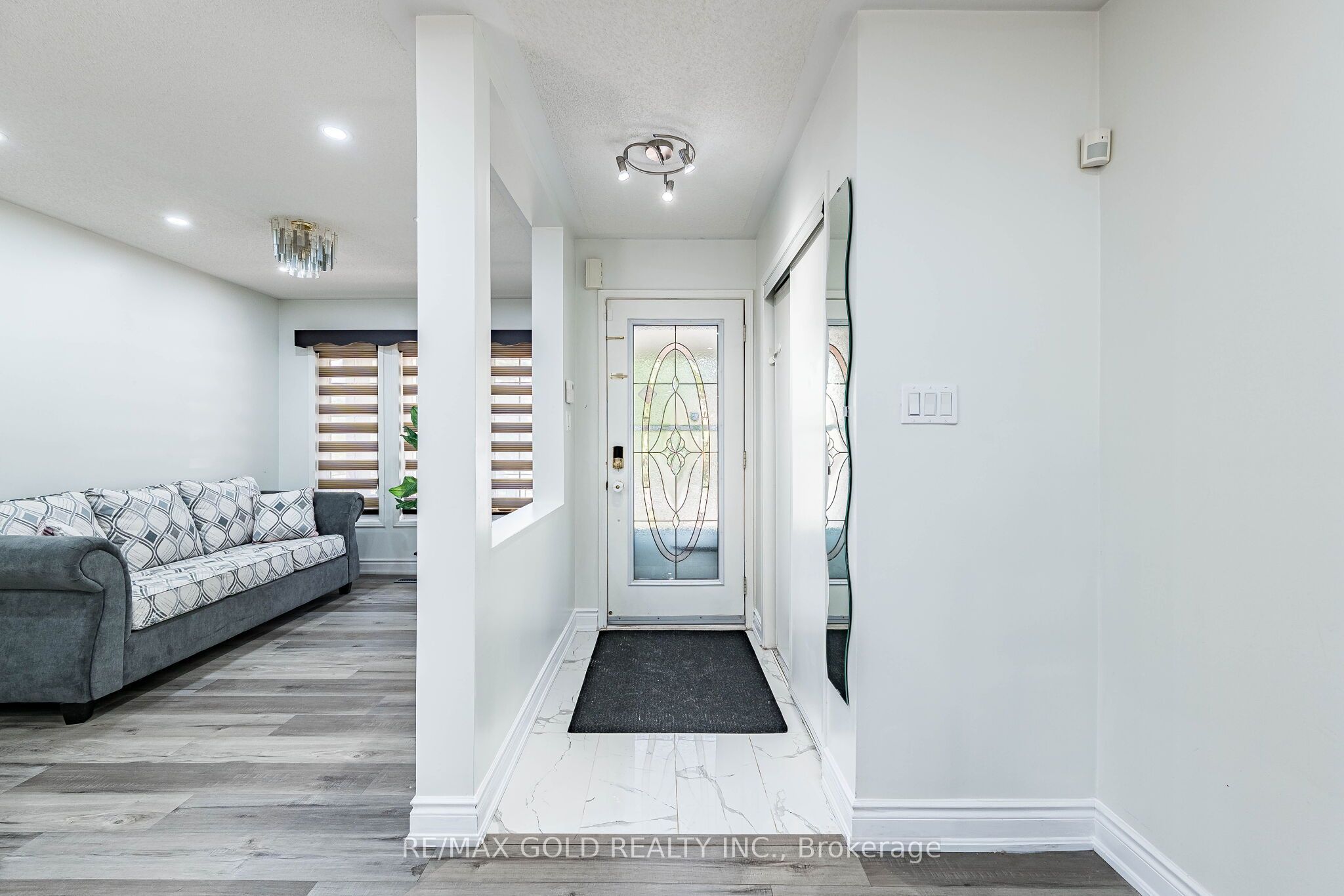 60 Four Seasons Circle, Brampton, ON L7A 2A7 photo 4