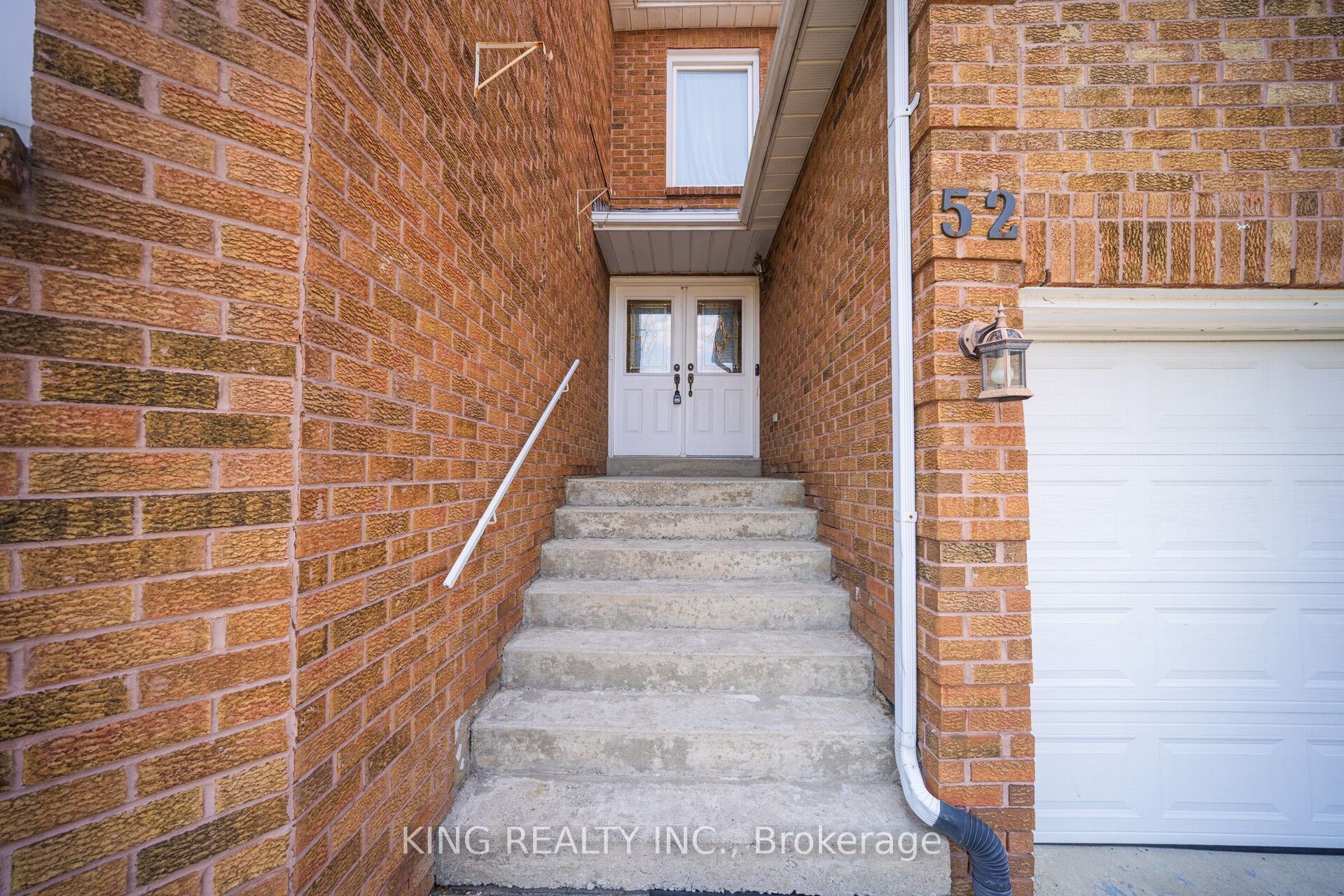 52 Leeward Drive, Brampton, ON L6S 5V8 photo 2
