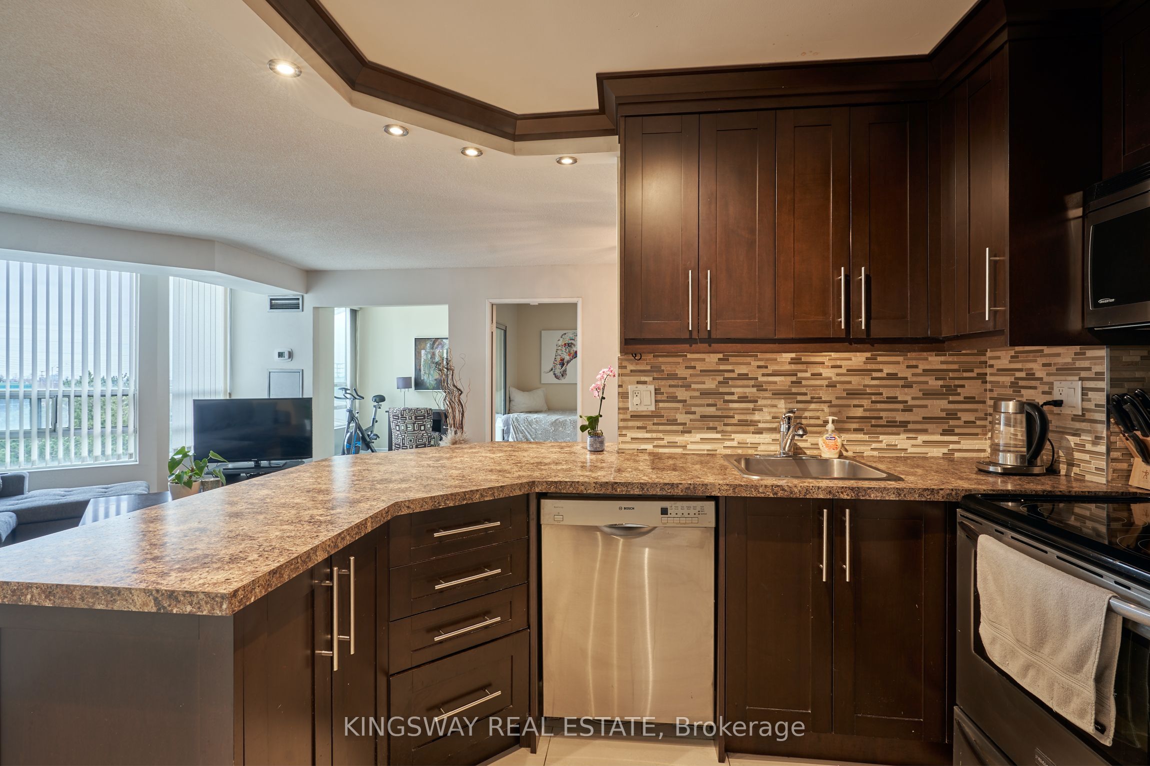 50 Kingsbridge Garden Circle 510, Mississauga, ON L5R 1Y2 photo 4