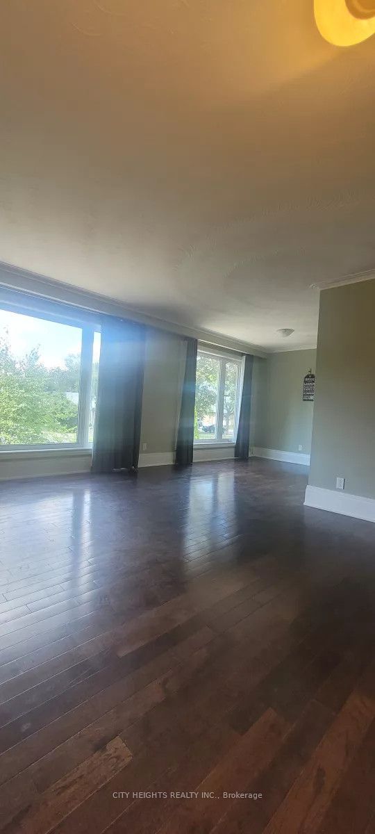 2690 Truscott Drive Upper, Mississauga, ON L5J 2B7 photo 2