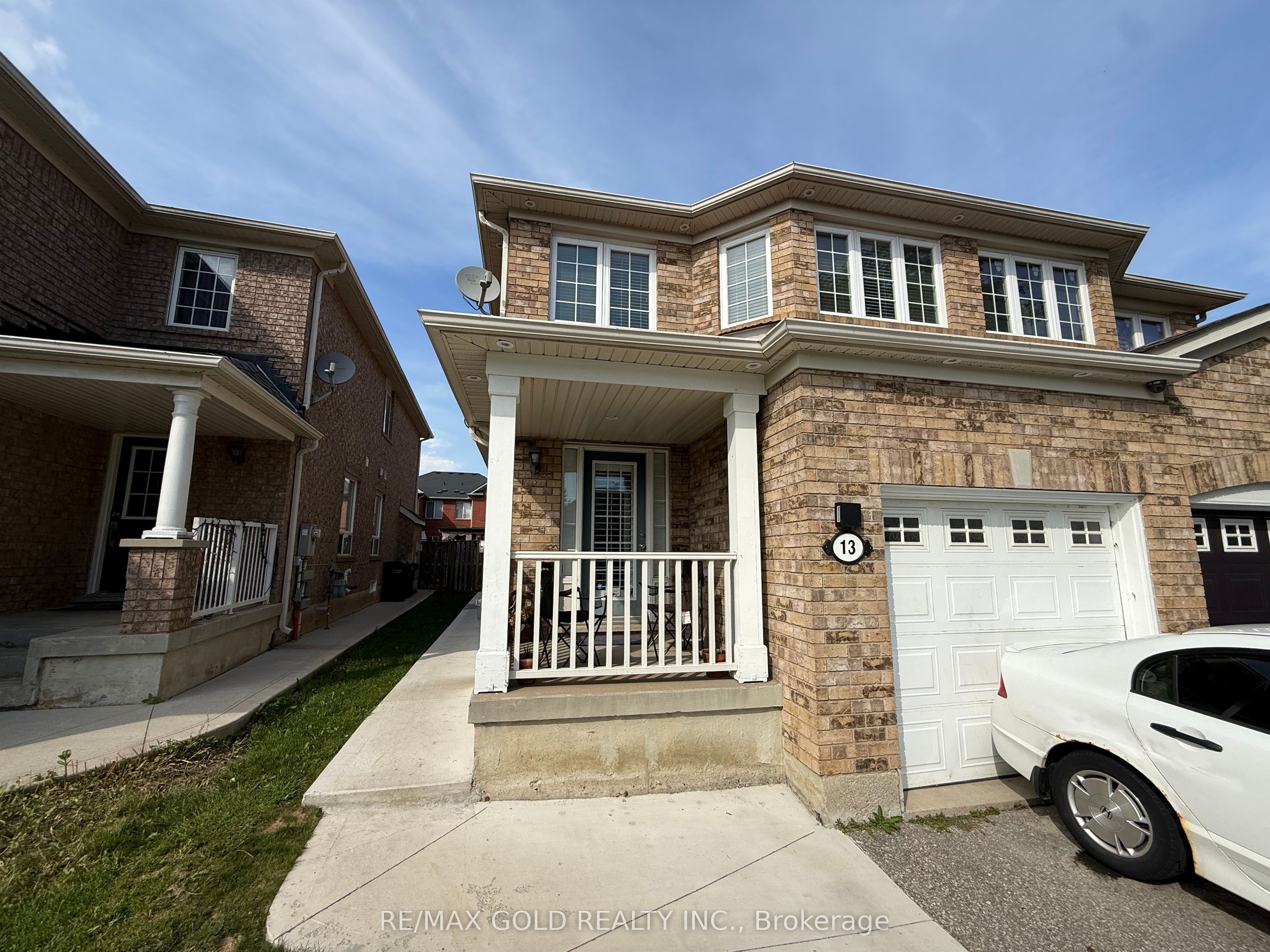 13 Eastway Street, Brampton, ON L6S 6L5 photo 2