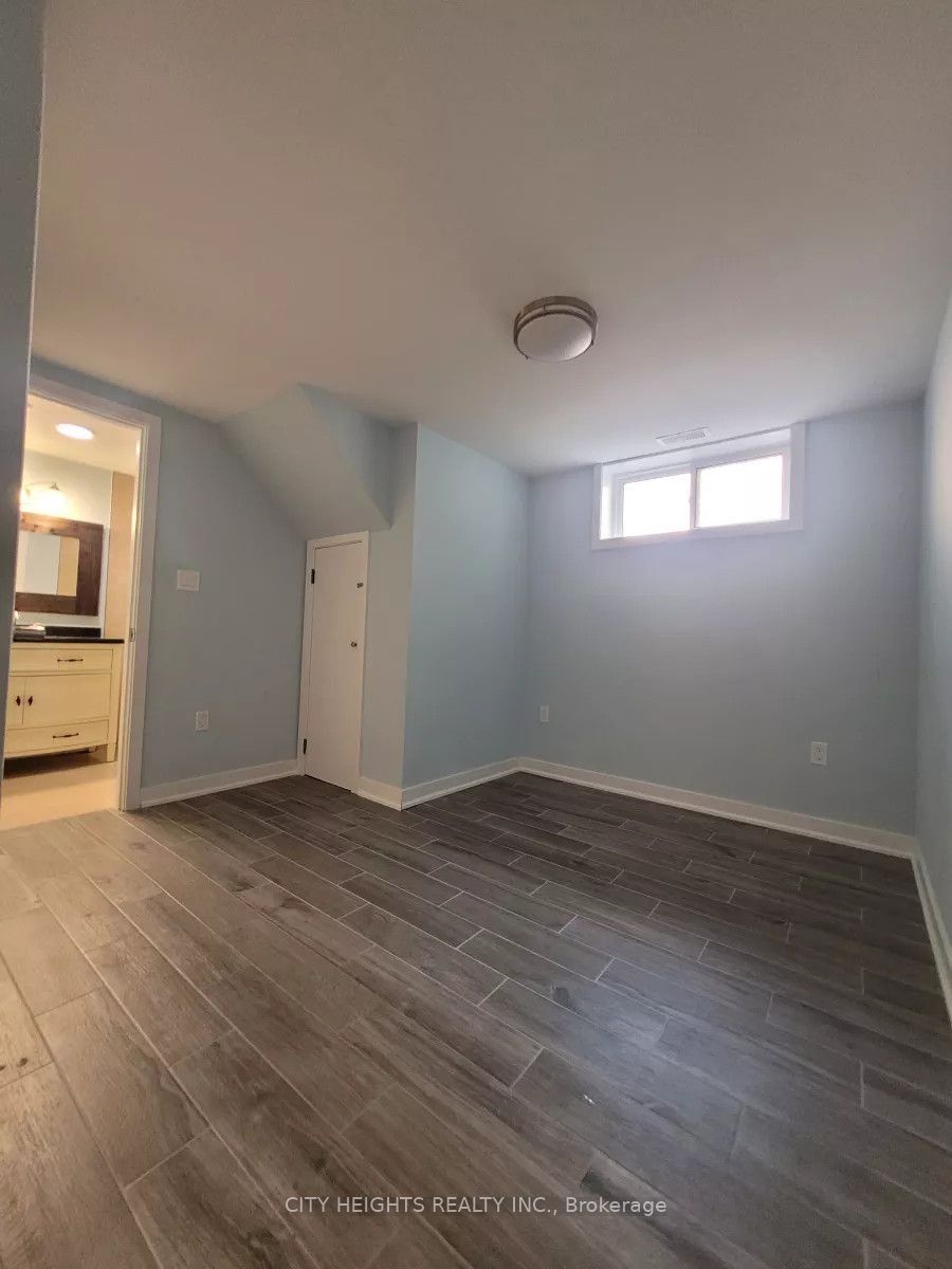 2690 Truscott Drive Basement, Mississauga, ON L5J 2B7 photo 4