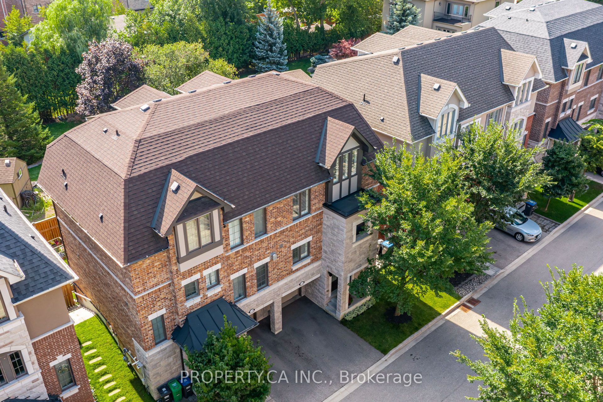 1226 Azinger Lane, Mississauga, ON L5E 0A7