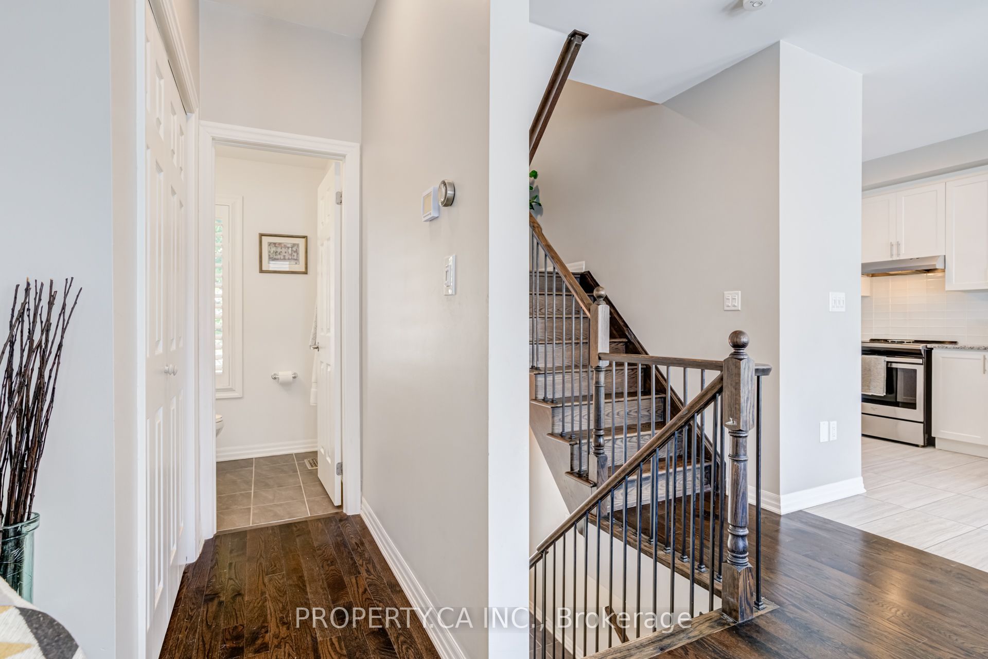 1226 Azinger Lane, Mississauga, ON L5E 0A7 photo 5