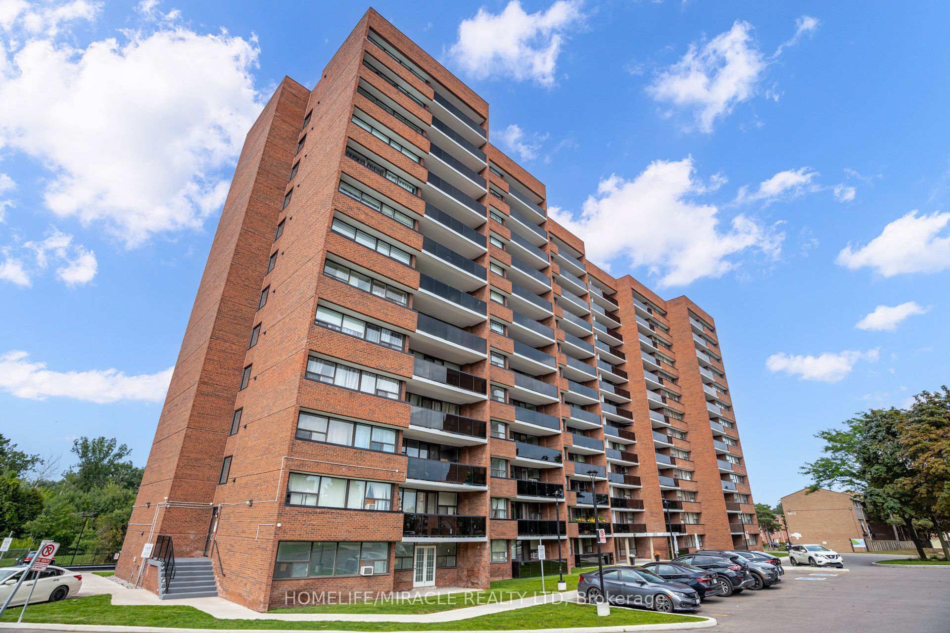 3501 Glen Erin Drive 302, Mississauga, ON L5L 2E9 photo 2